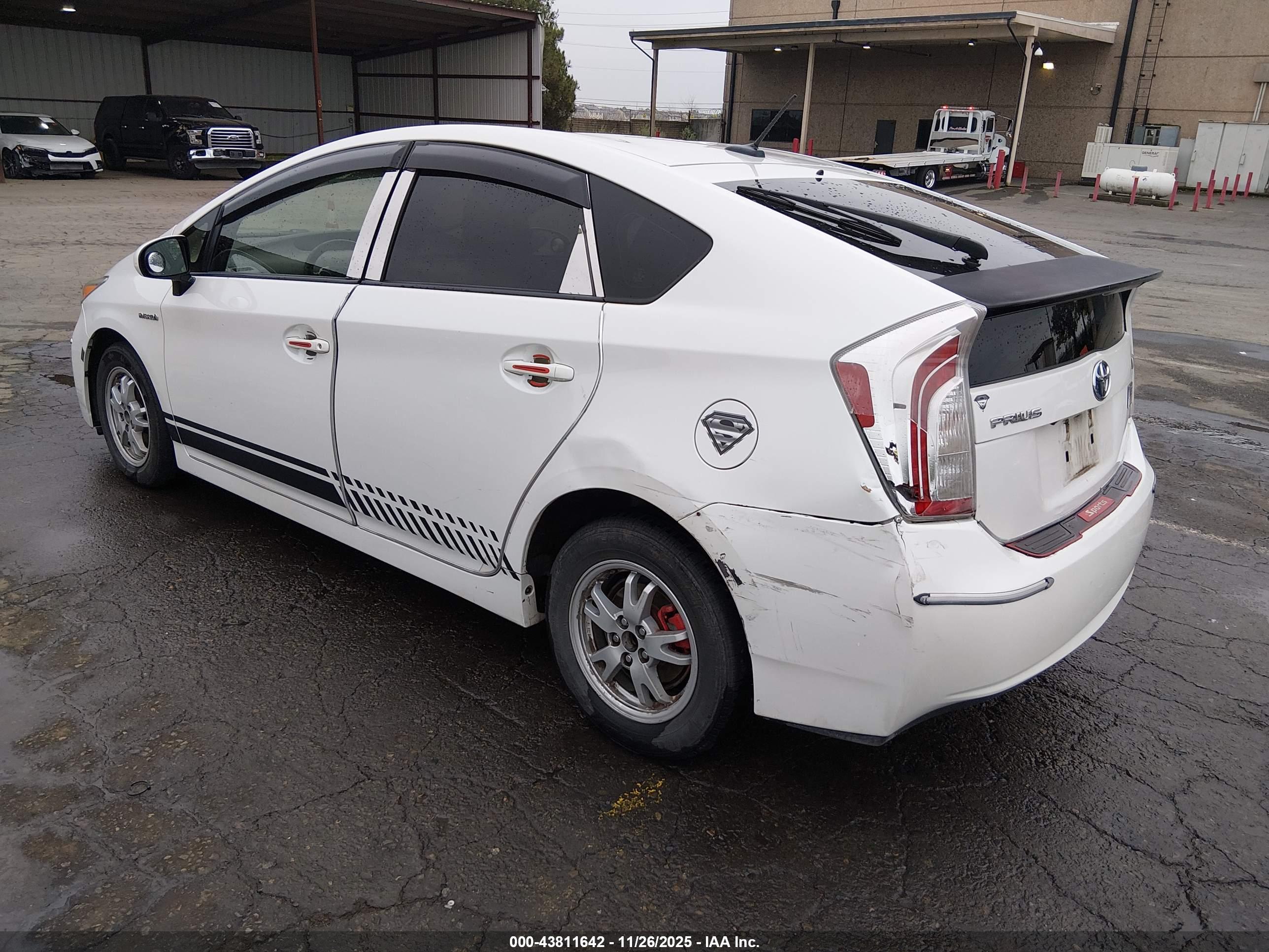 TOYOTA PRIUS image 3