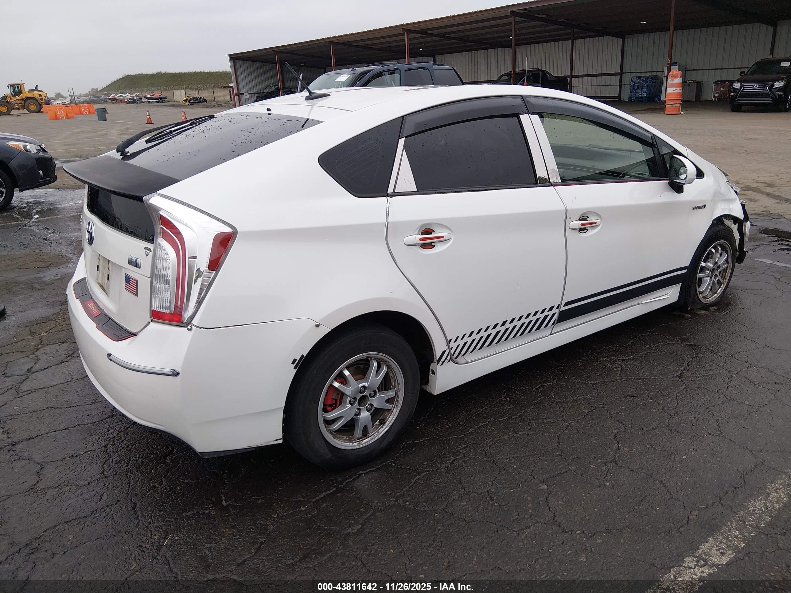 TOYOTA PRIUS image 4