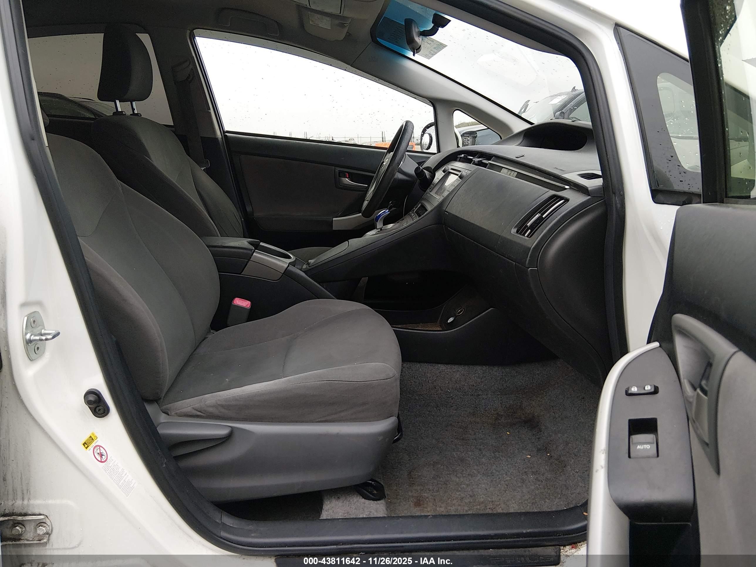 TOYOTA PRIUS image 5