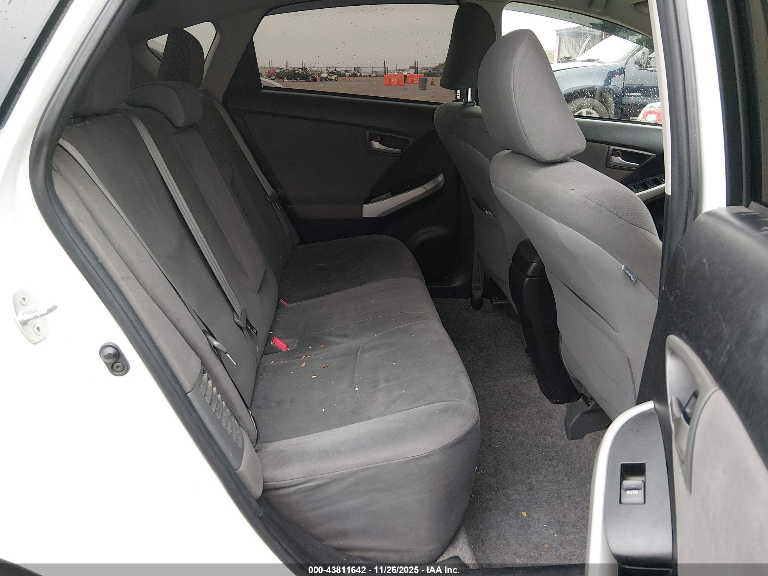 TOYOTA PRIUS image 8