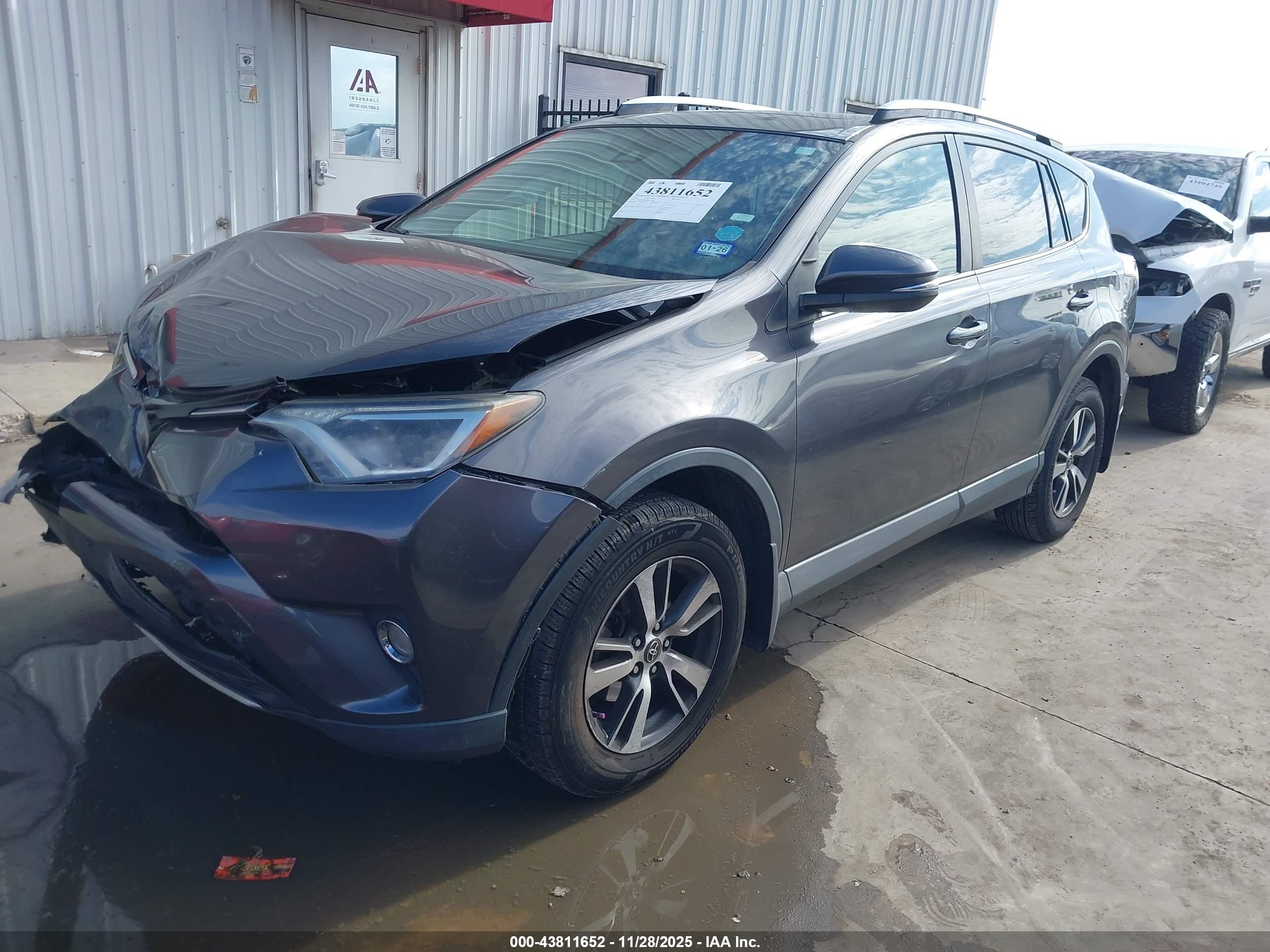 TOYOTA RAV4 image 2