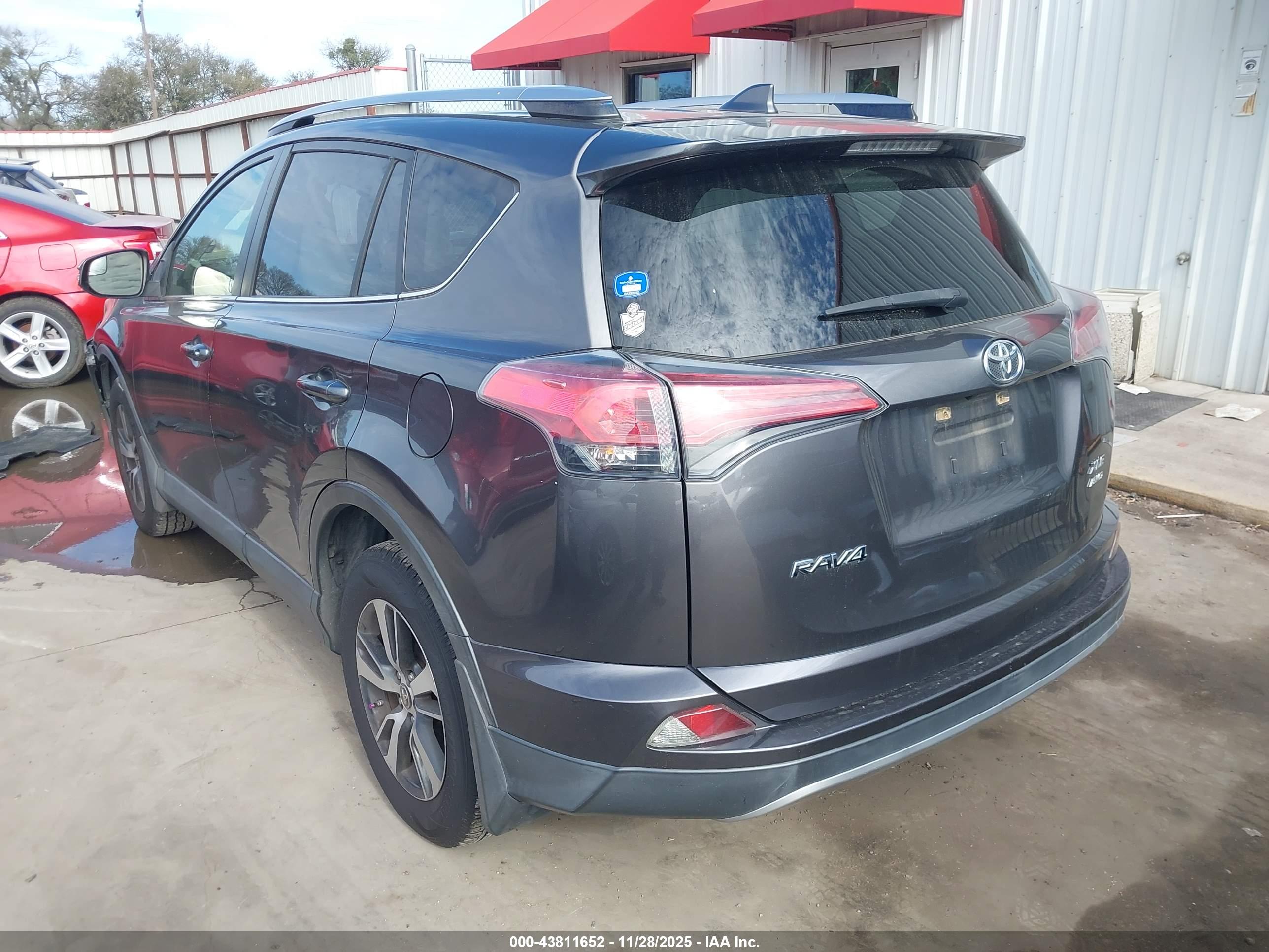 TOYOTA RAV4 image 3