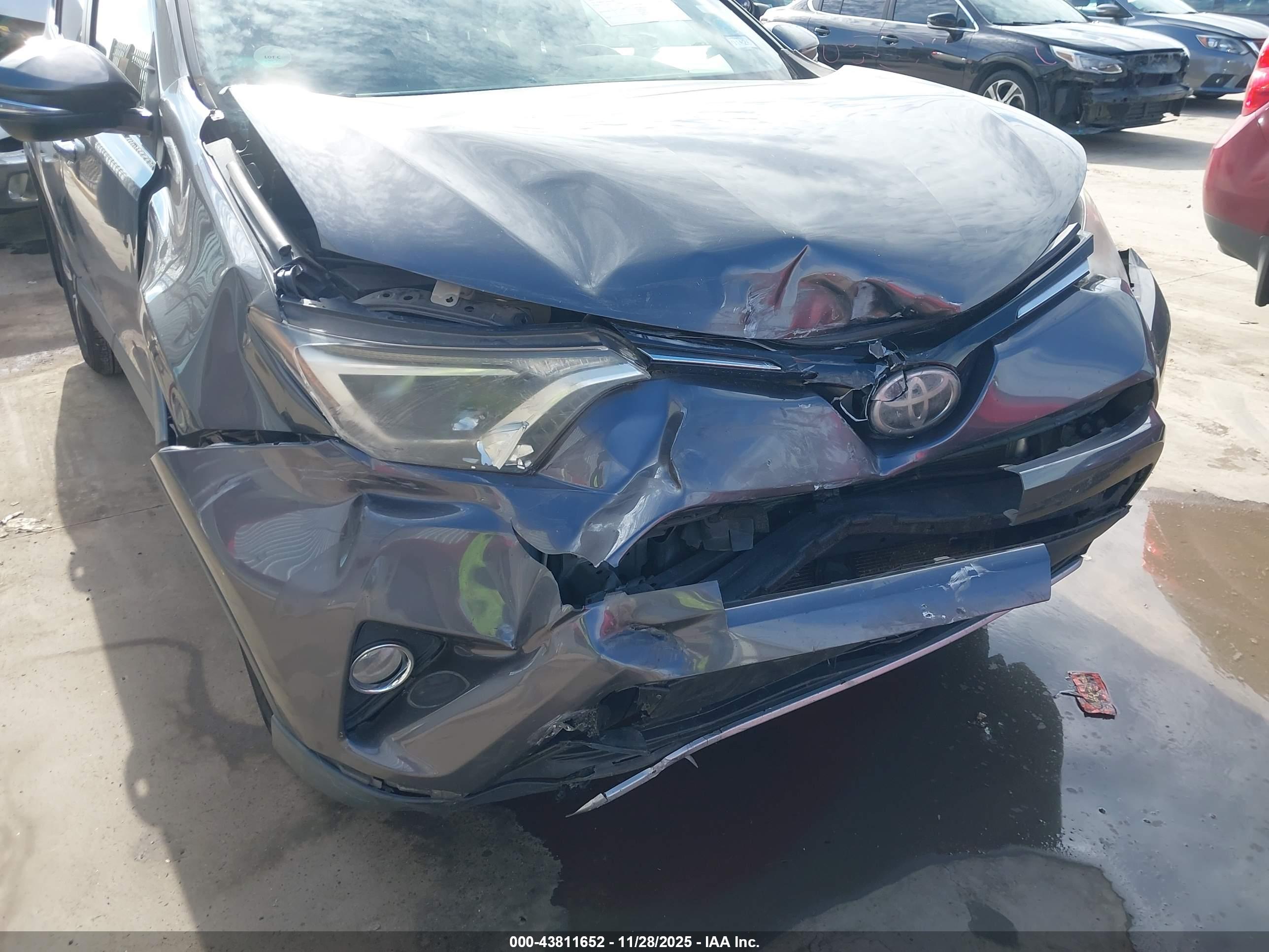 TOYOTA RAV4 image 6