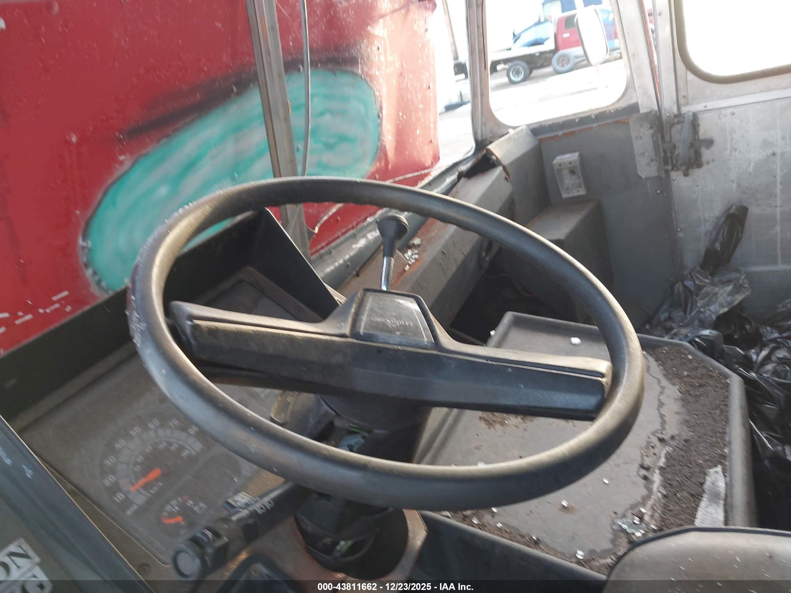 CHEVROLET P30 image 5
