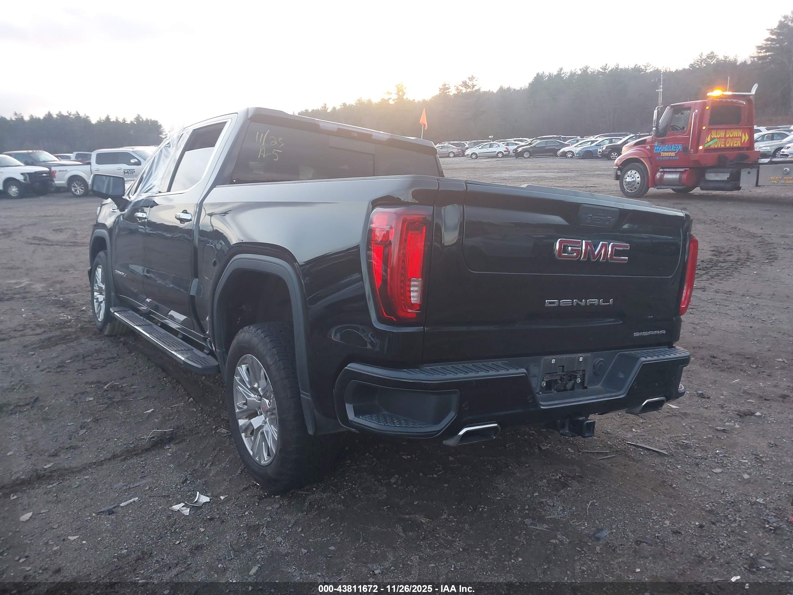 GMC SIERRA image 3