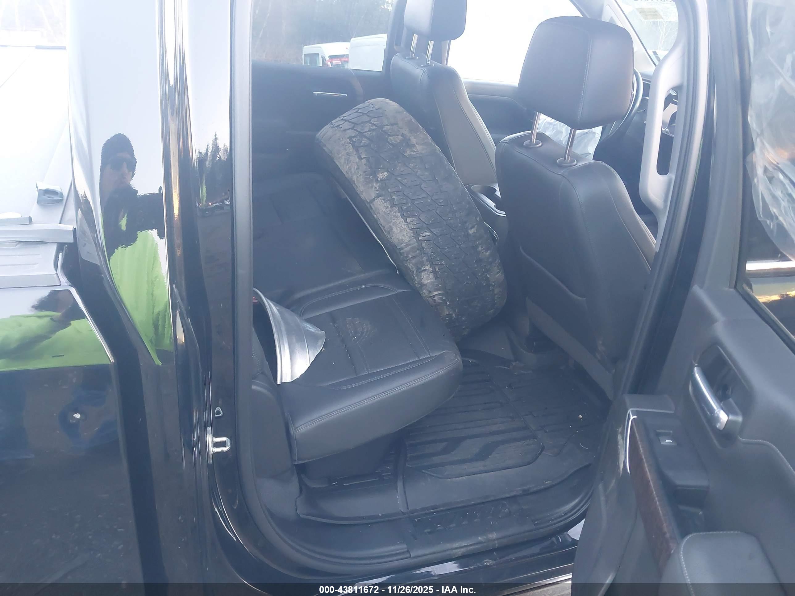 GMC SIERRA image 8