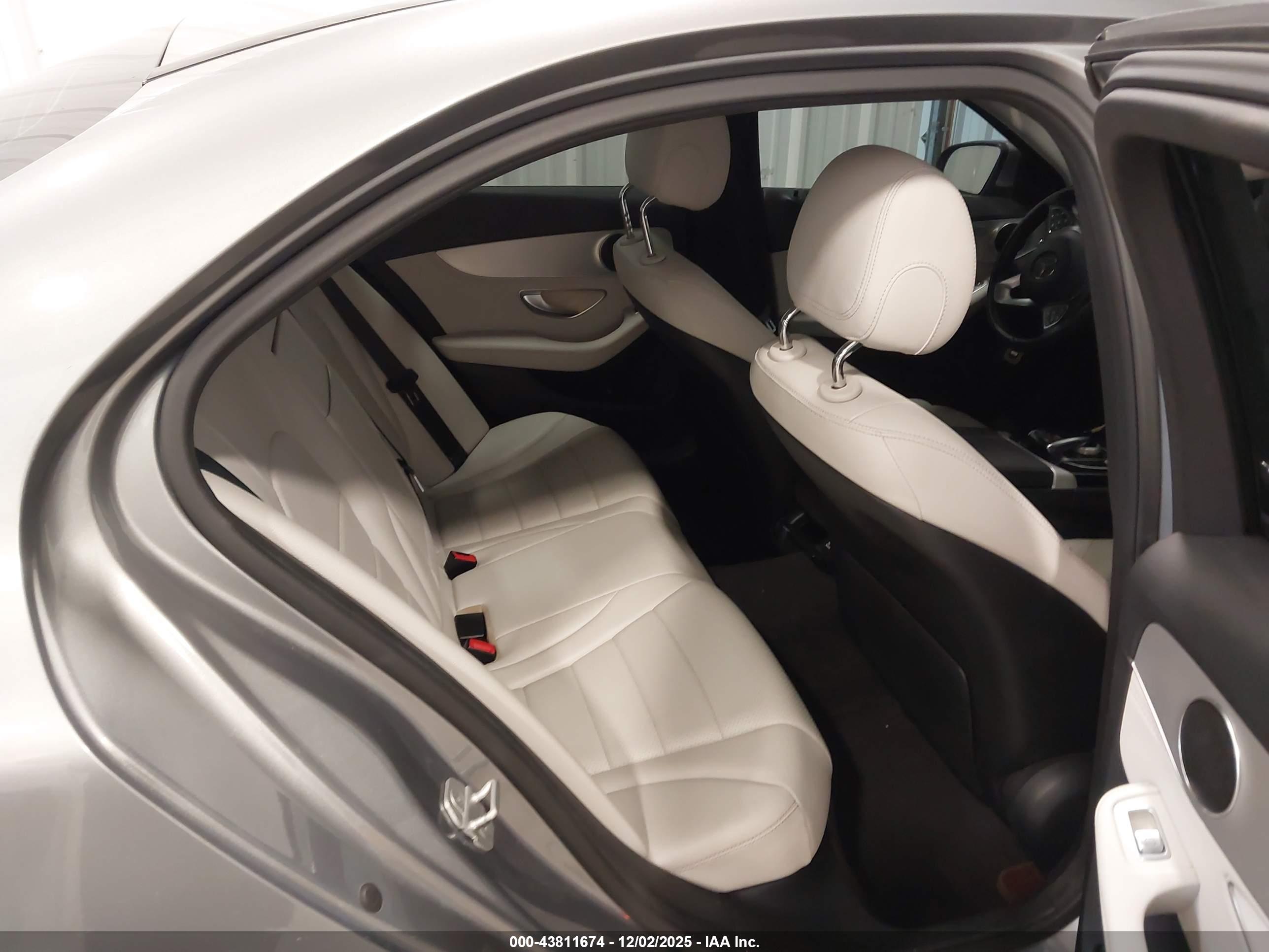 MERCEDES-BENZ C image 8