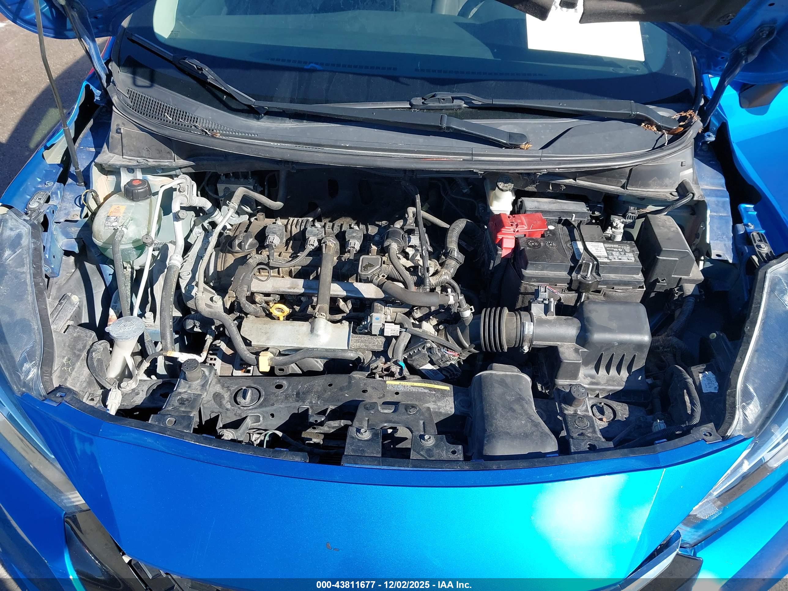 NISSAN VERSA image 10