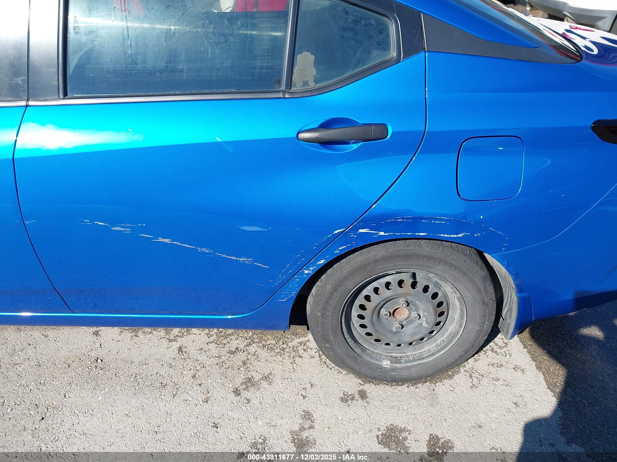 NISSAN VERSA image 6