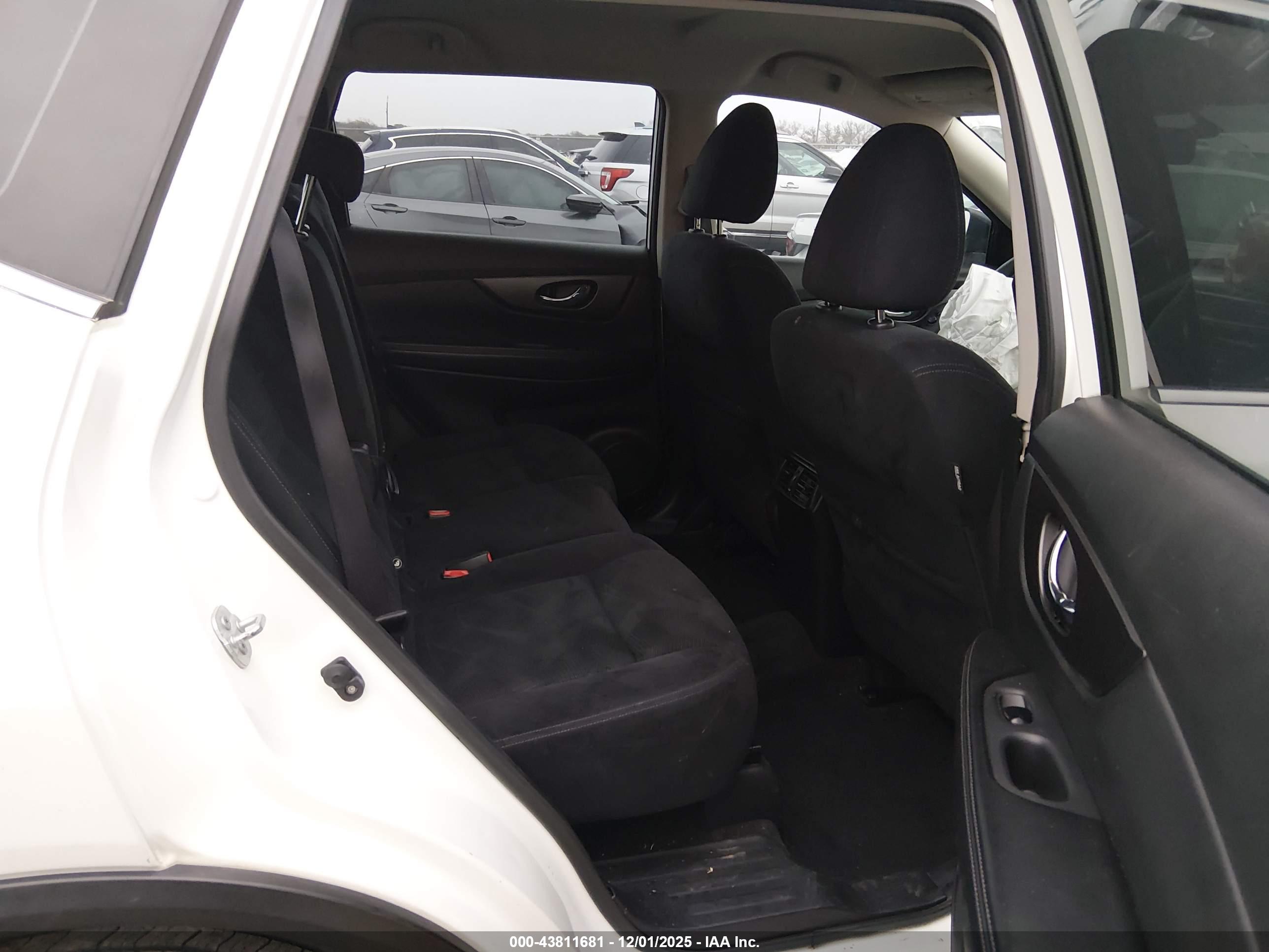 NISSAN ROGUE image 8