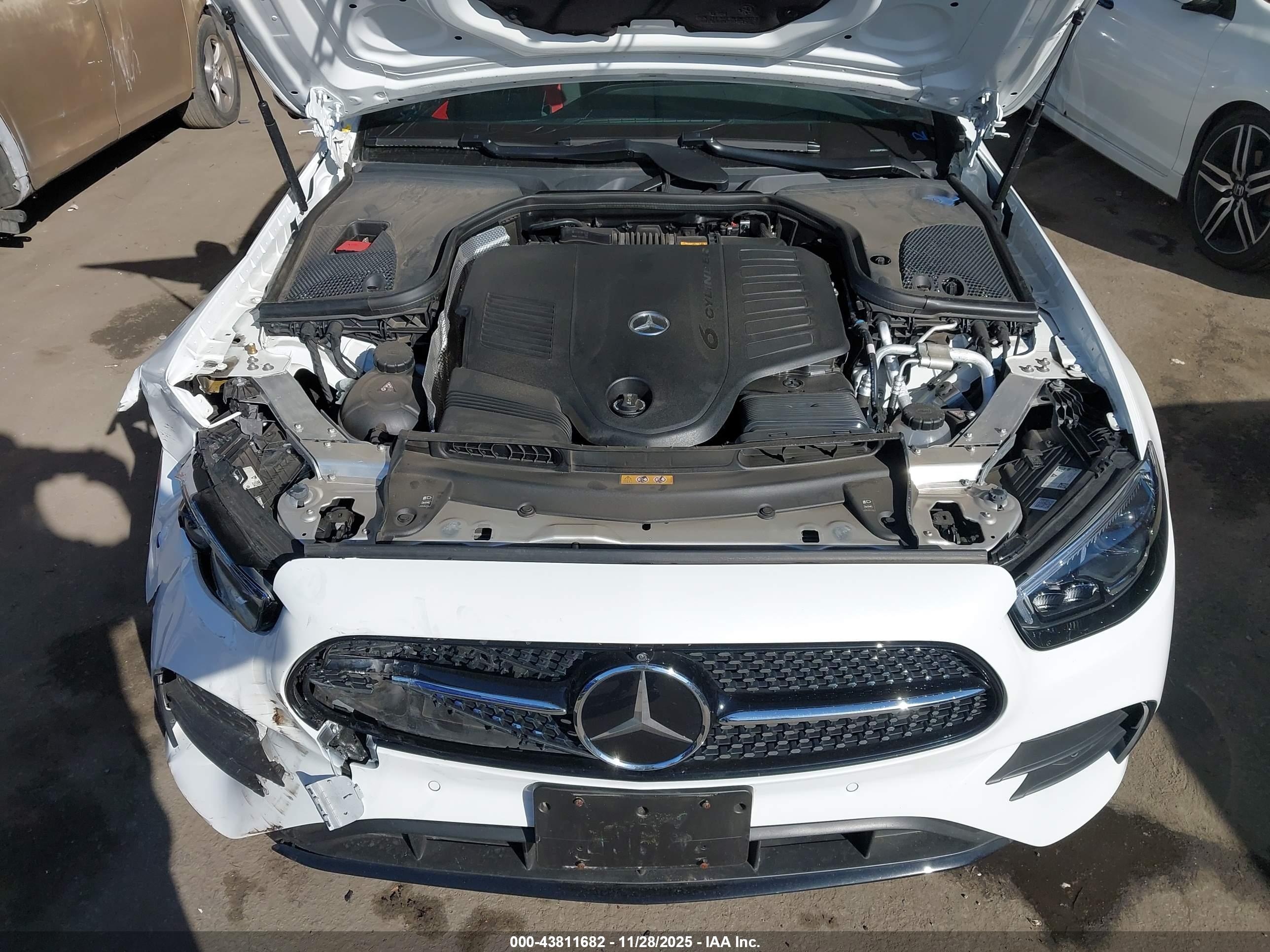MERCEDES-BENZ E image 10