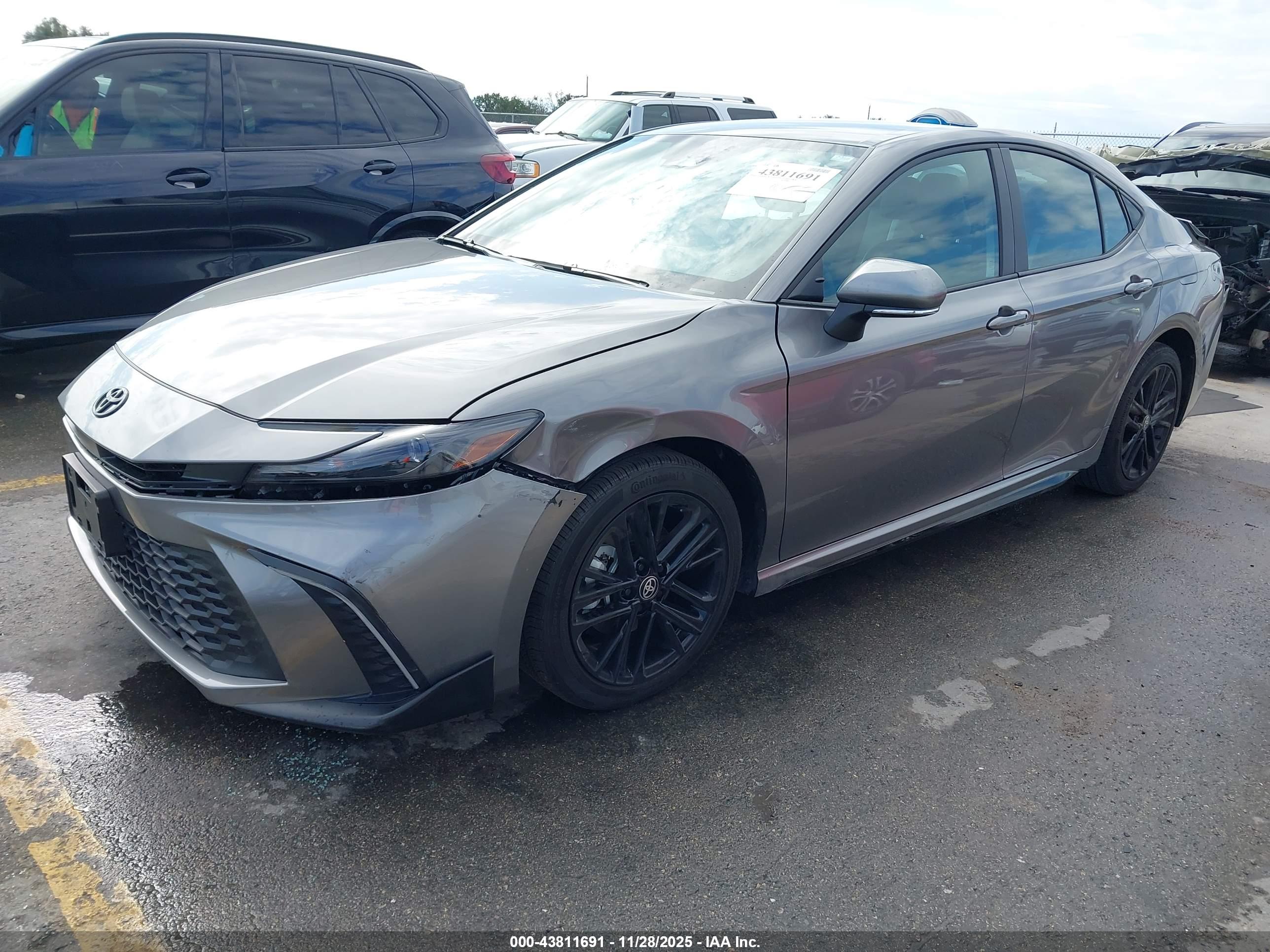 TOYOTA CAMRY image 2