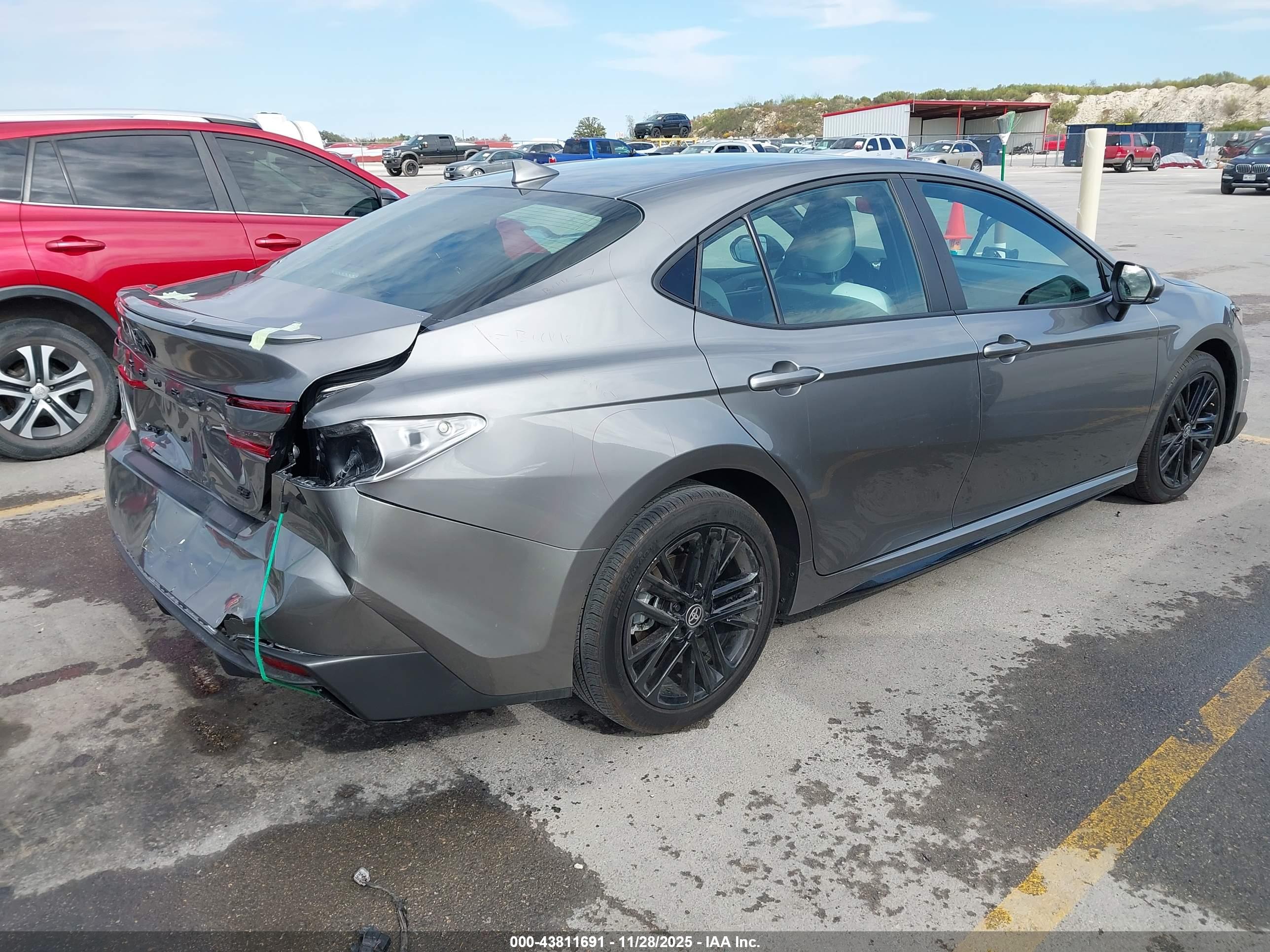 TOYOTA CAMRY image 4