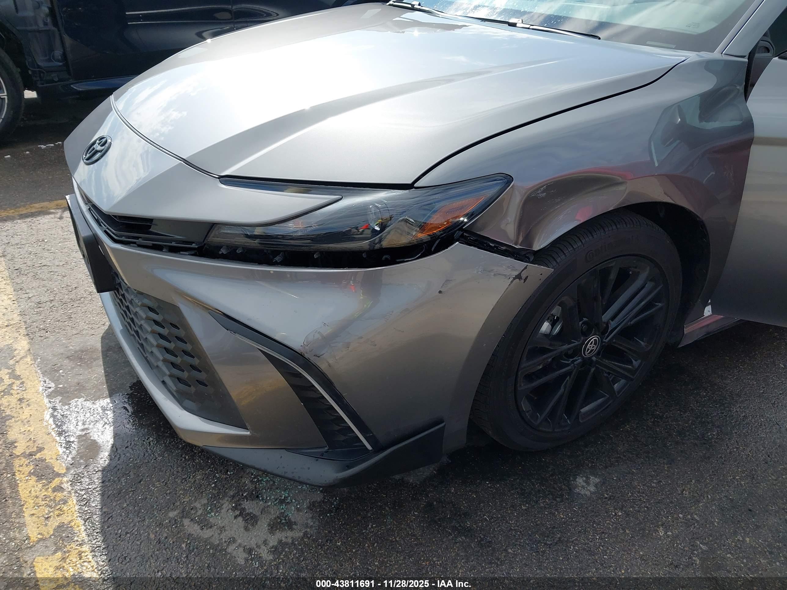 TOYOTA CAMRY image 6