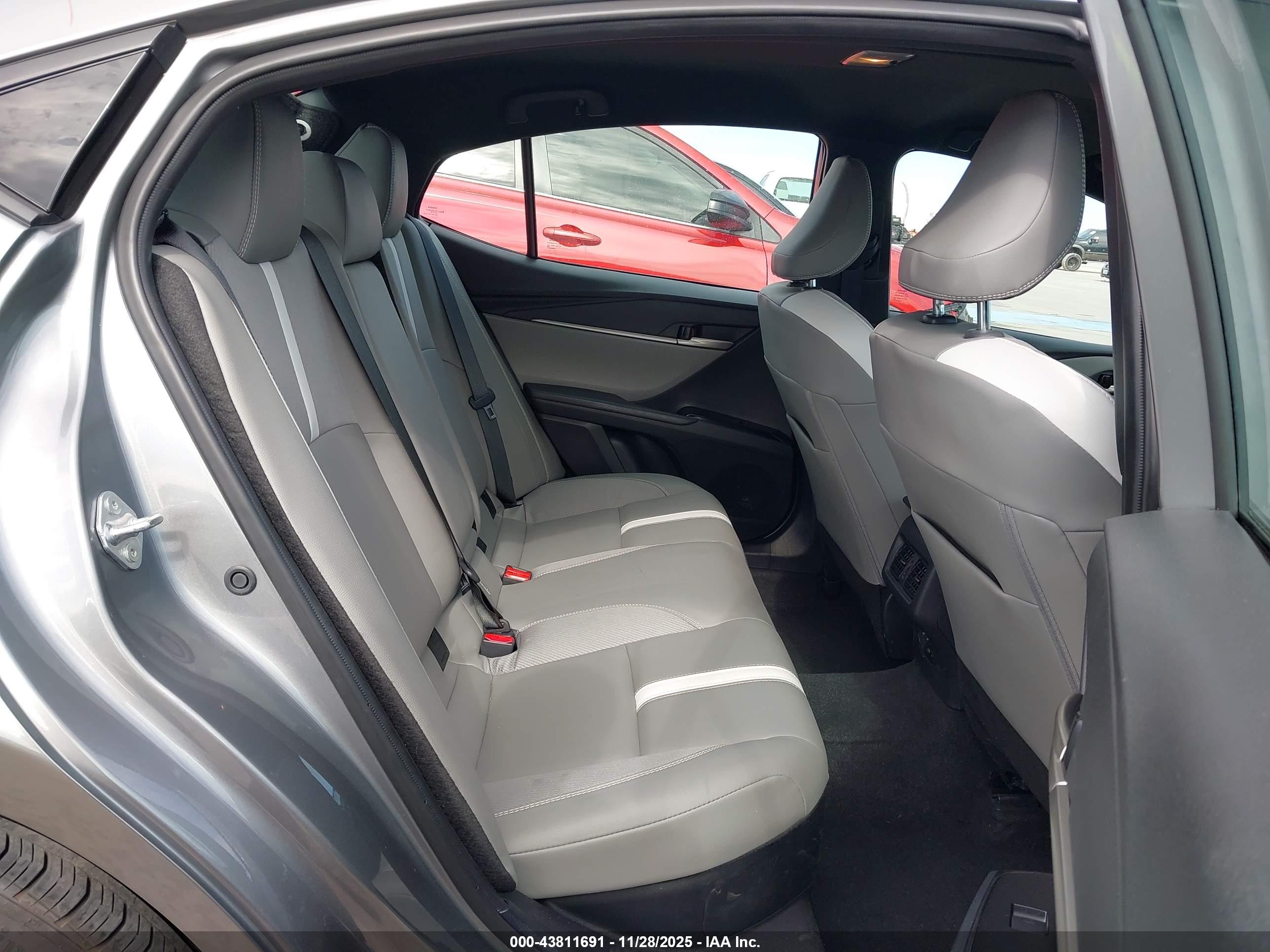 TOYOTA CAMRY image 8