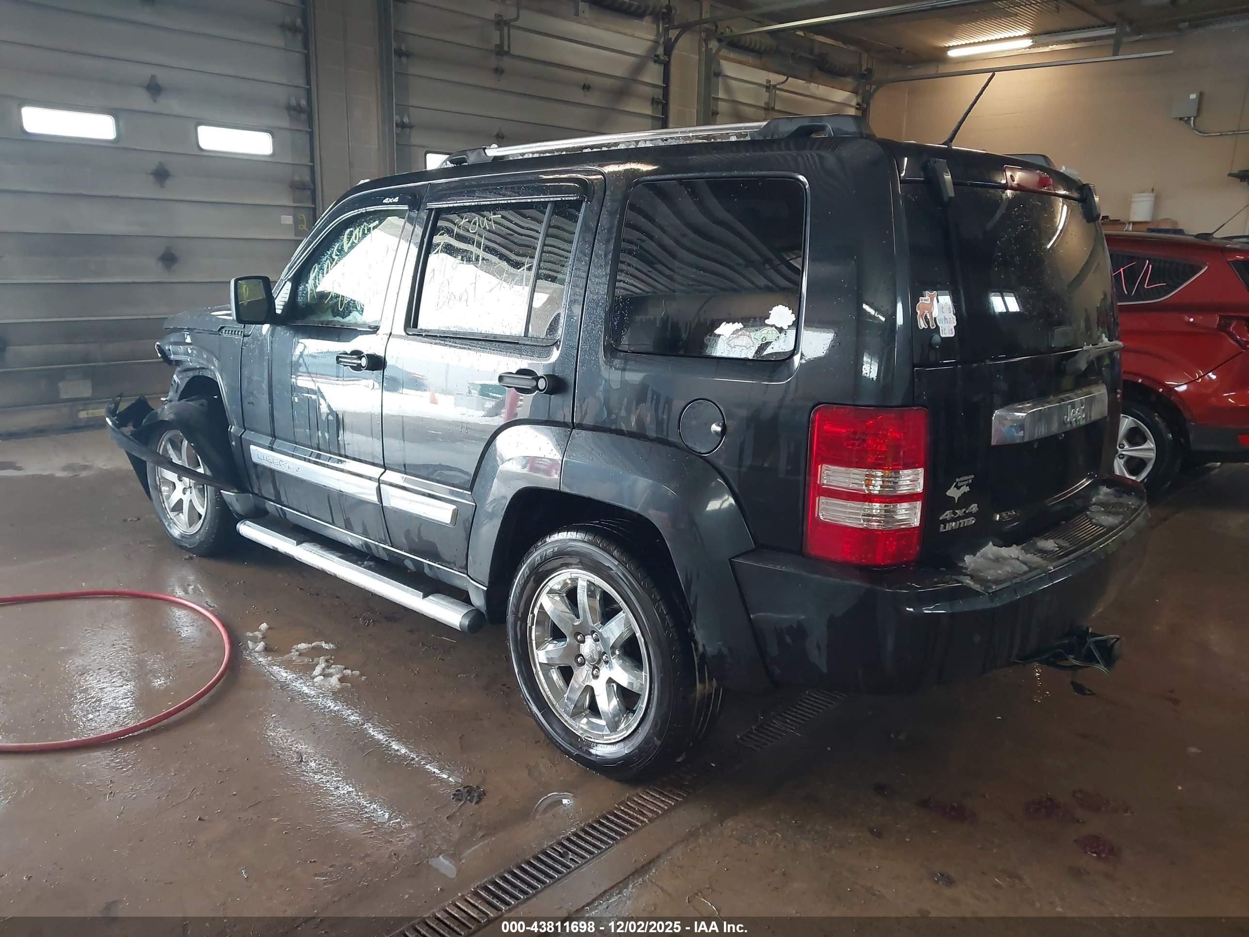 JEEP LIBERTY image 3