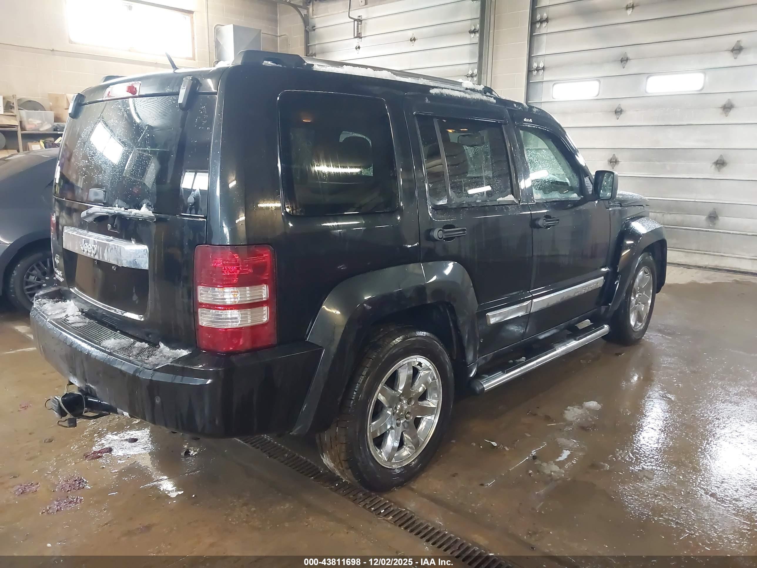 JEEP LIBERTY image 4