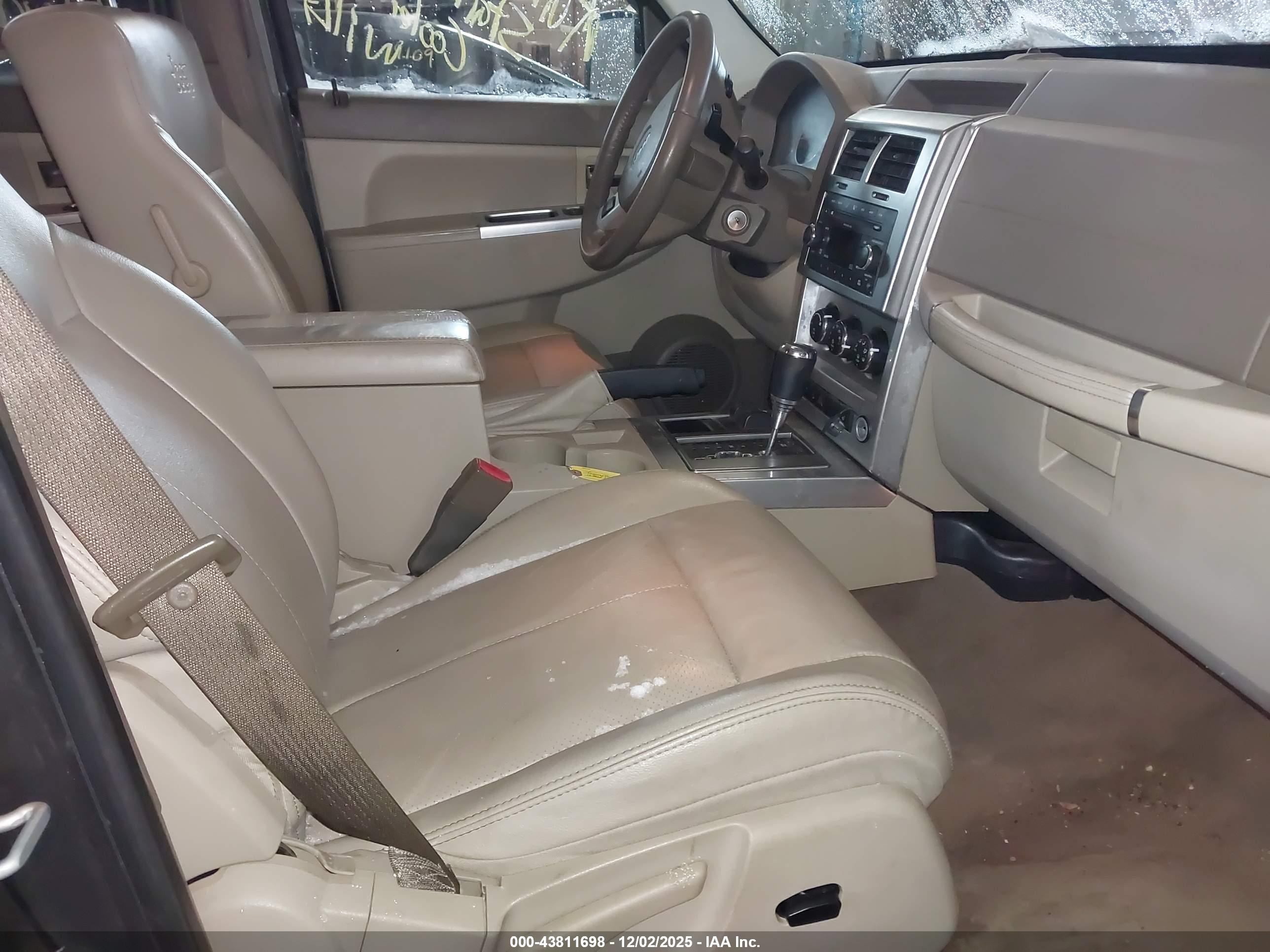 JEEP LIBERTY image 5