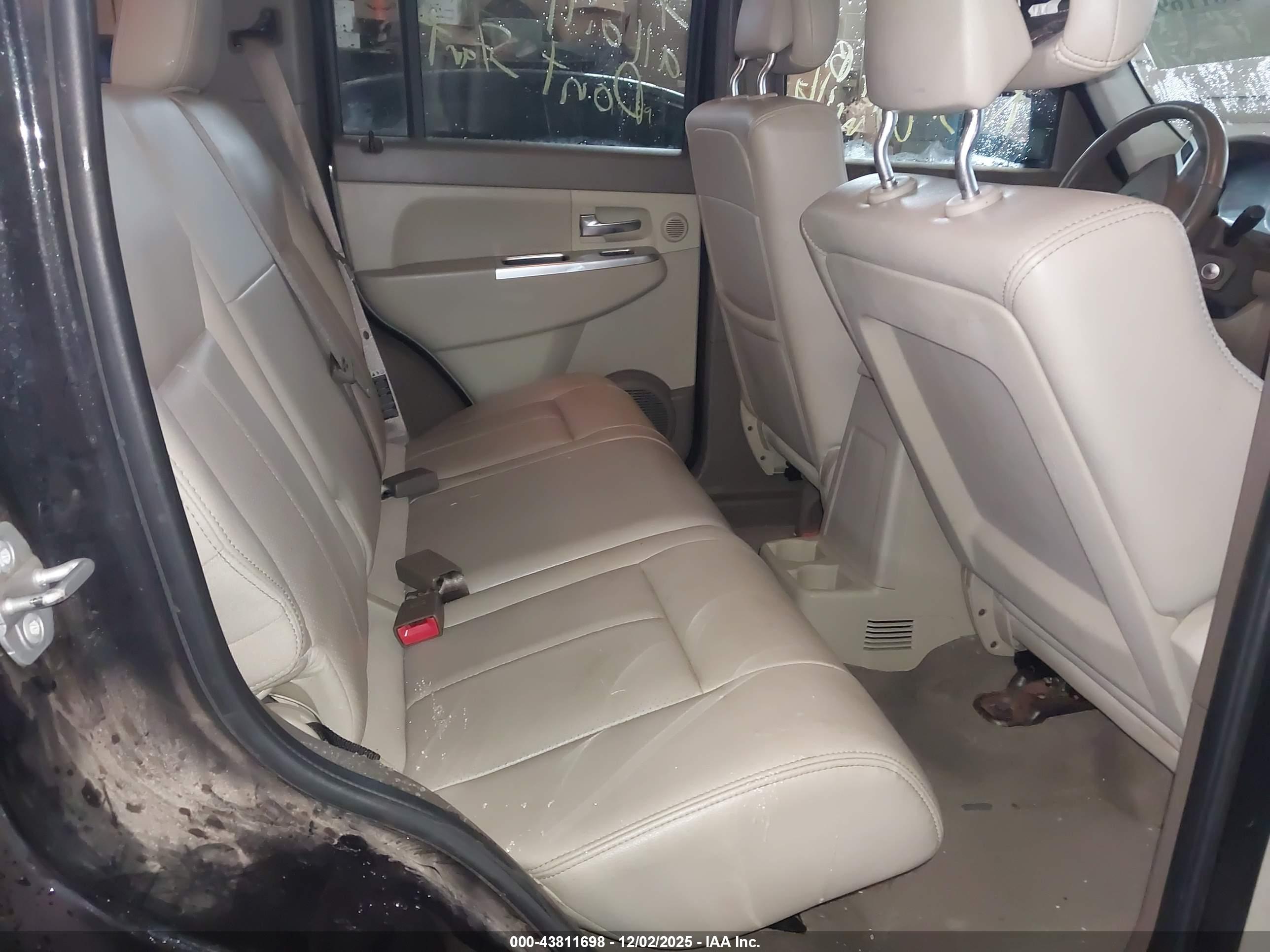 JEEP LIBERTY image 8