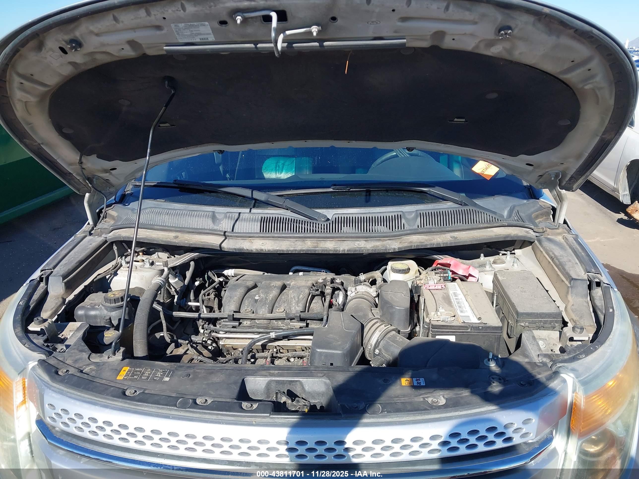 FORD EXPLORER image 10