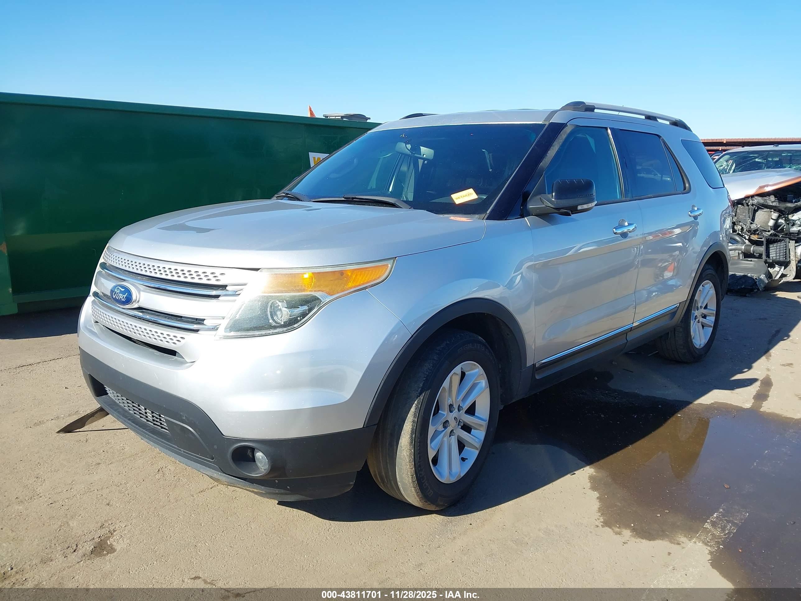 FORD EXPLORER image 2