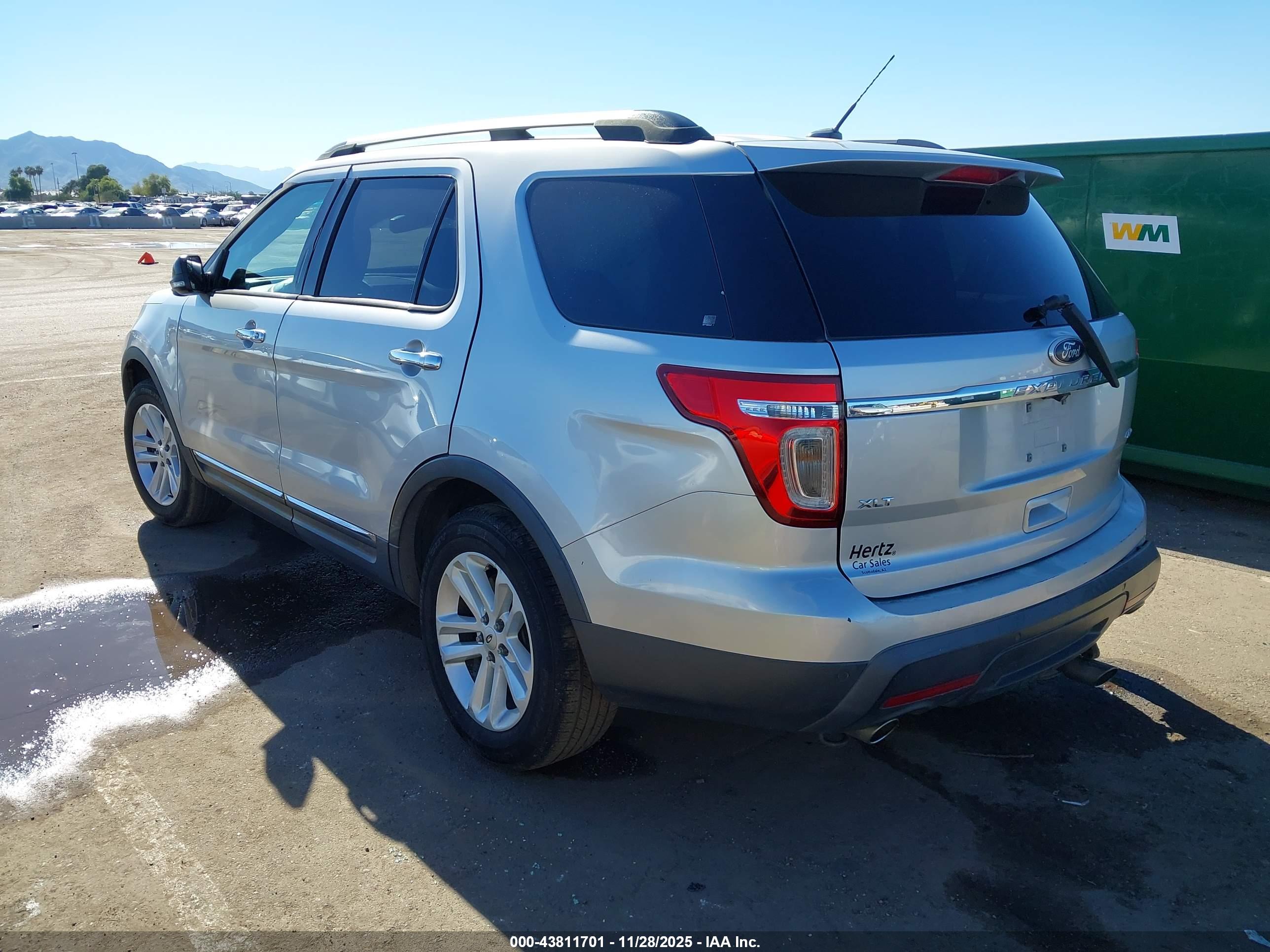 FORD EXPLORER image 3