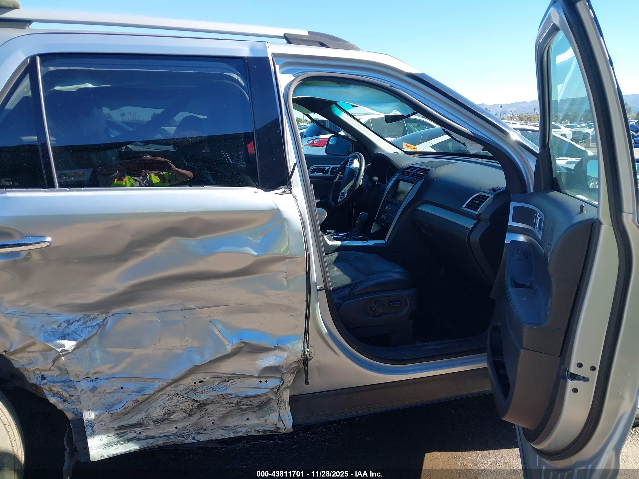 FORD EXPLORER image 5
