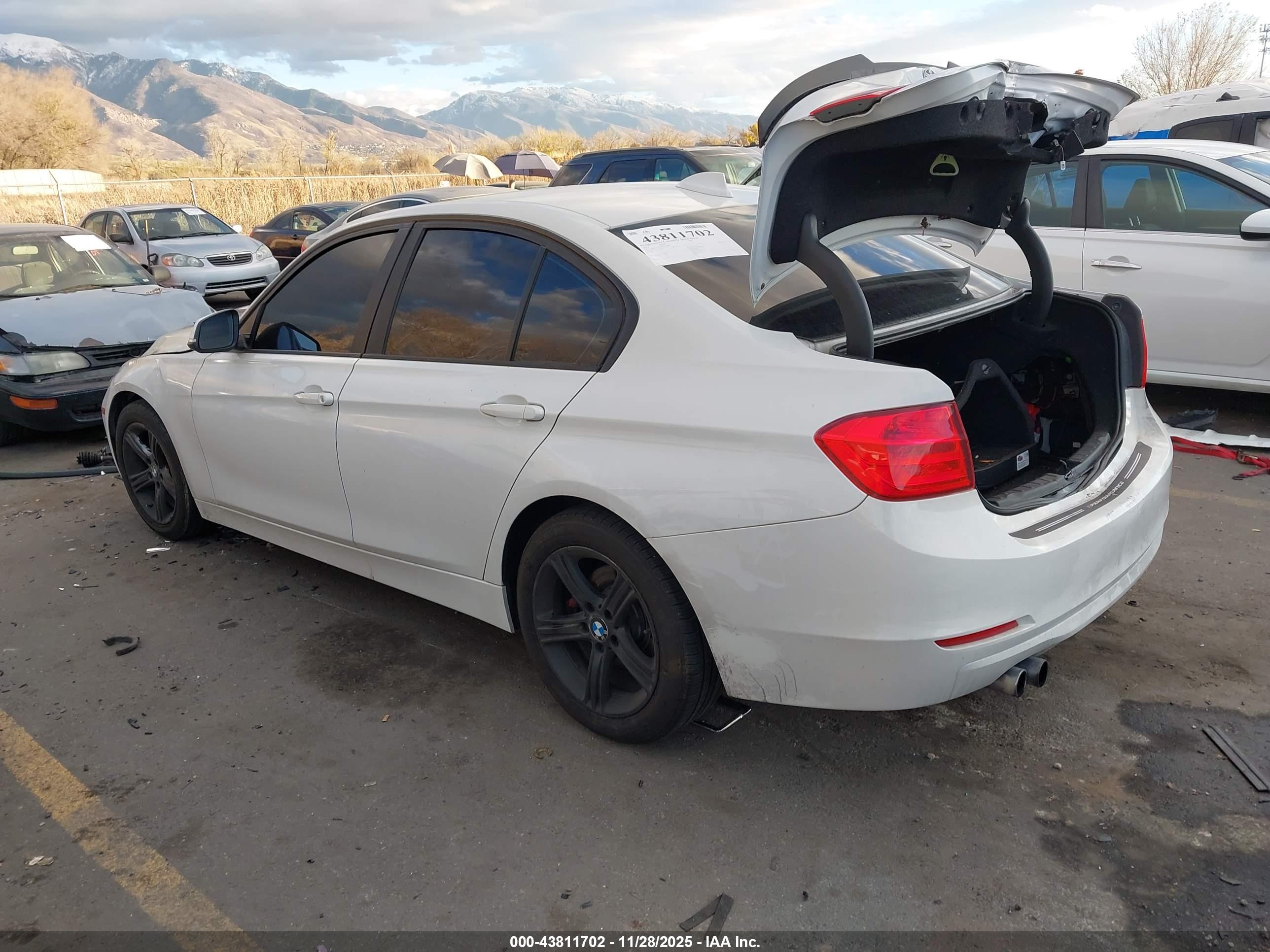 BMW 328I image 3