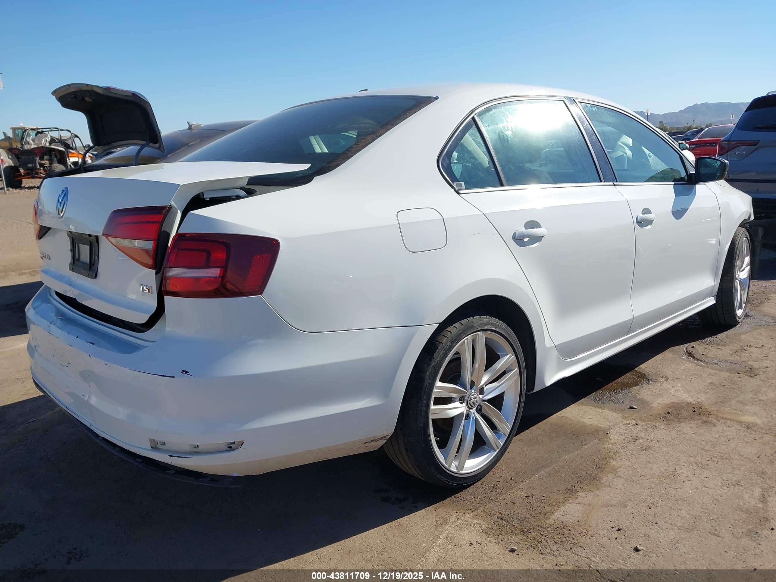 VOLKSWAGEN JETTA image 4