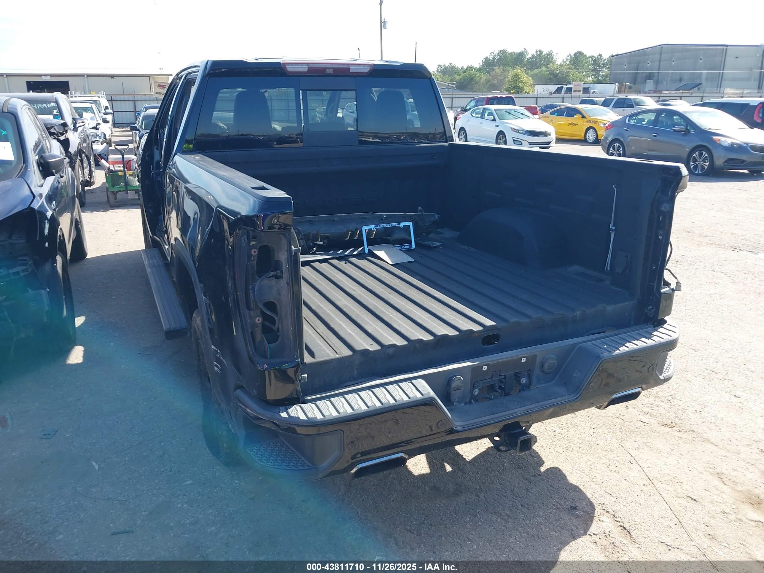 GMC SIERRA image 3