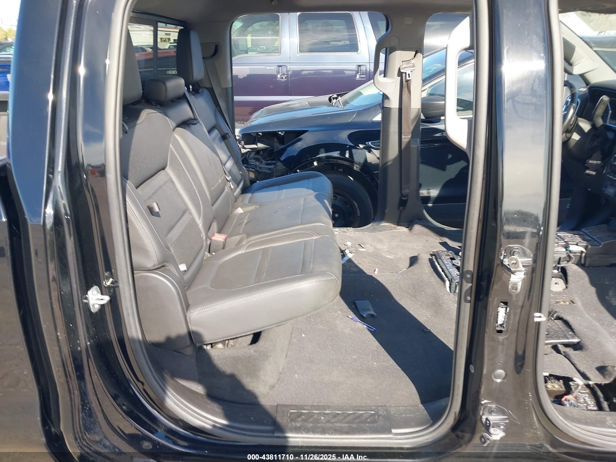 GMC SIERRA image 8