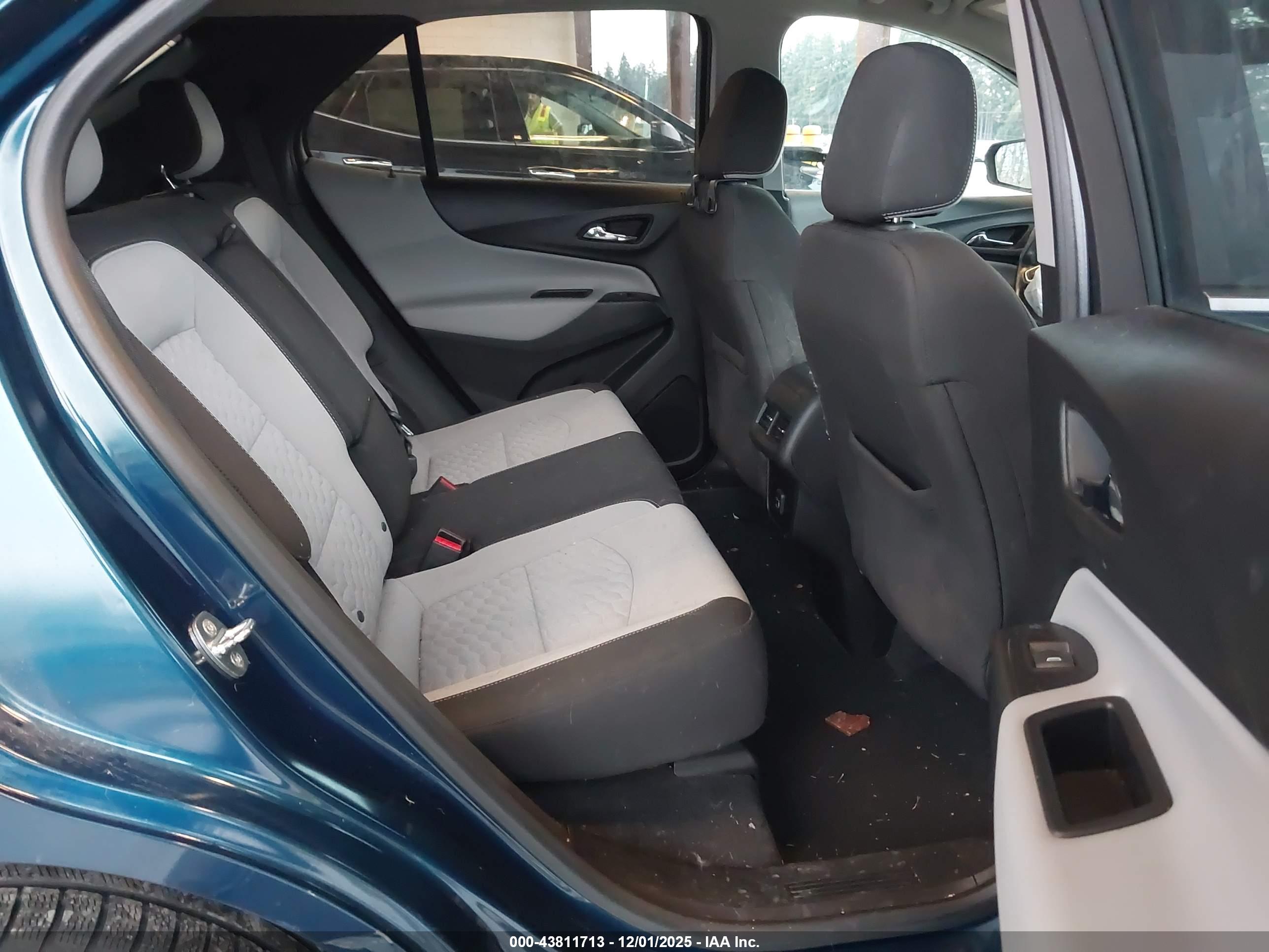 CHEVROLET EQUINOX image 8
