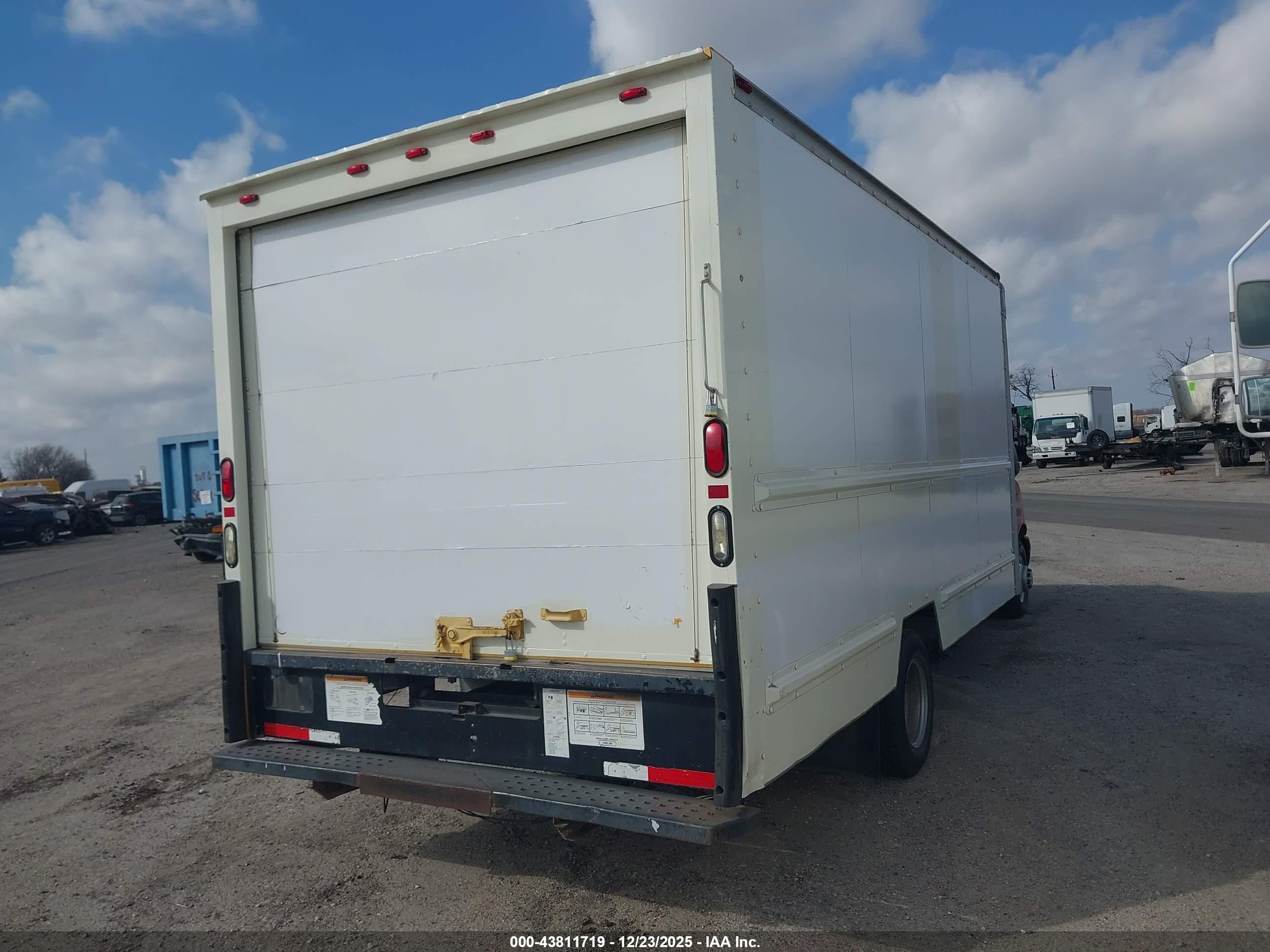 GMC SAVANA image 4