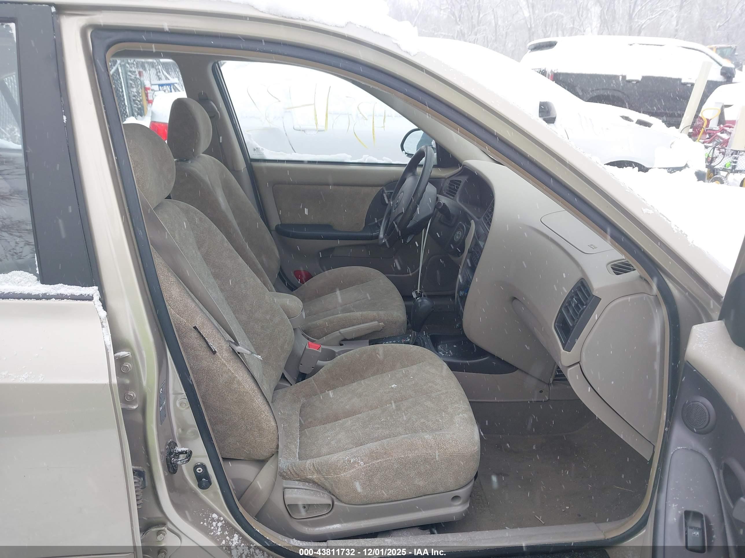 HYUNDAI ELANTRA image 5