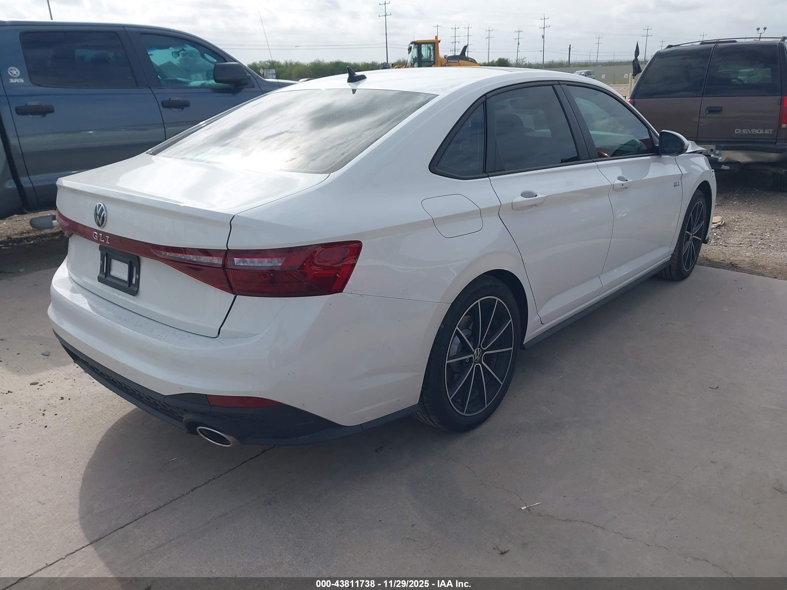 VOLKSWAGEN JETTA image 4