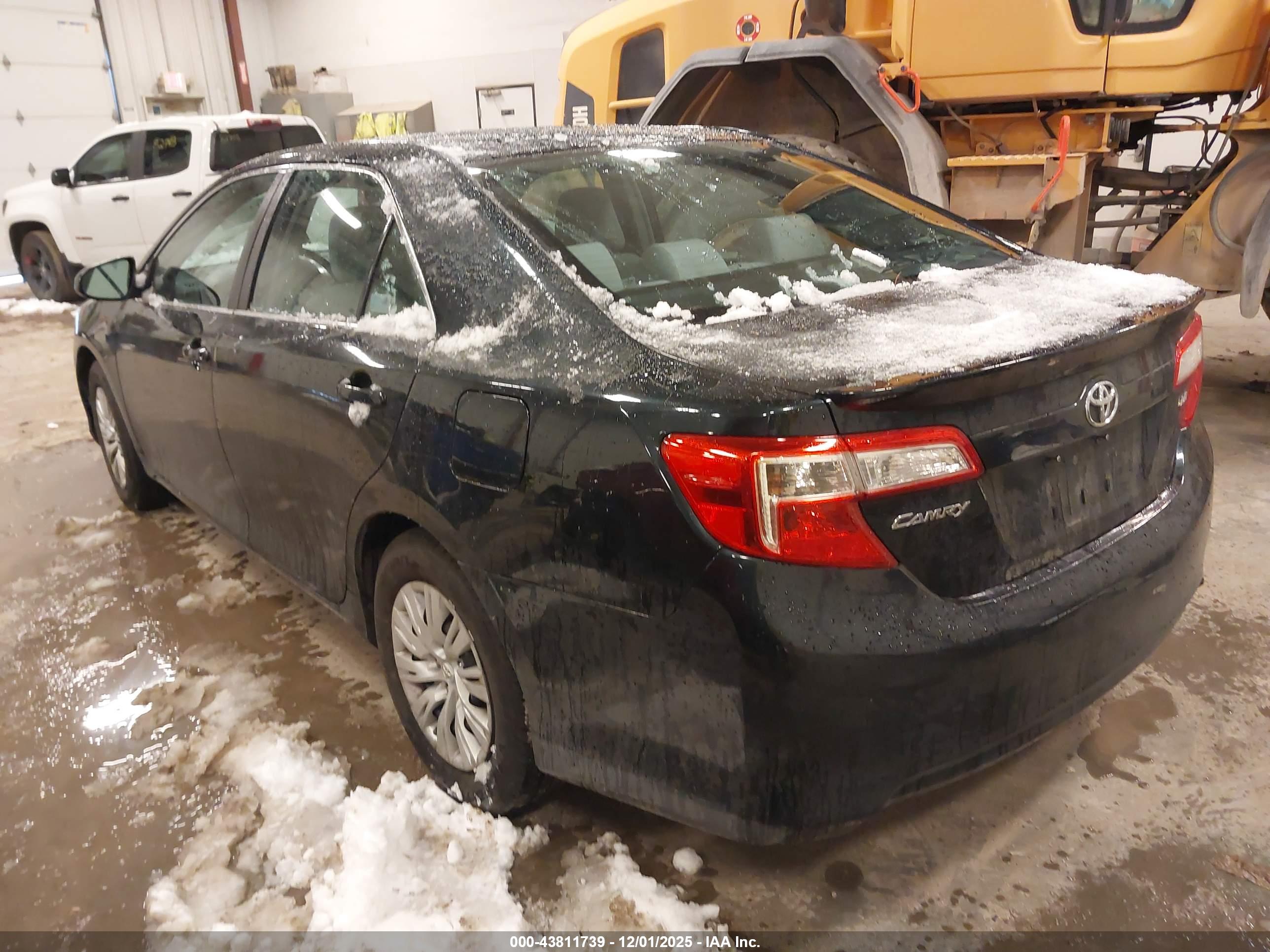TOYOTA CAMRY image 3