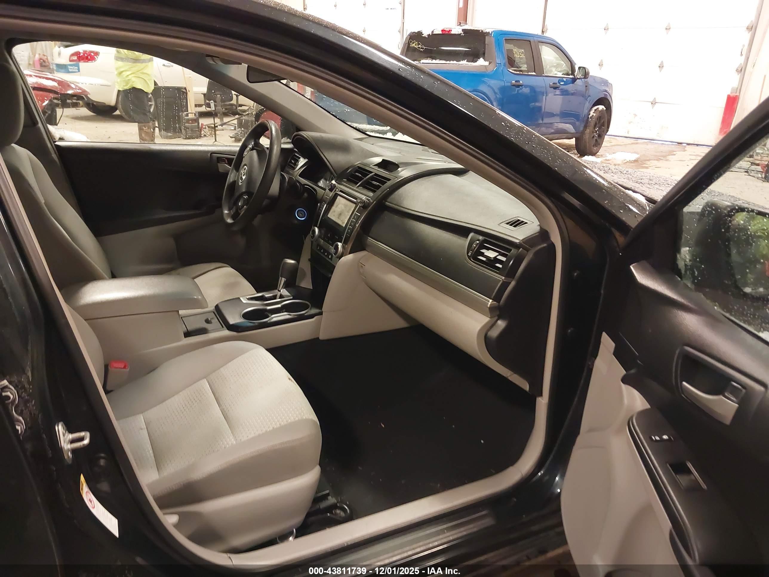 TOYOTA CAMRY image 5