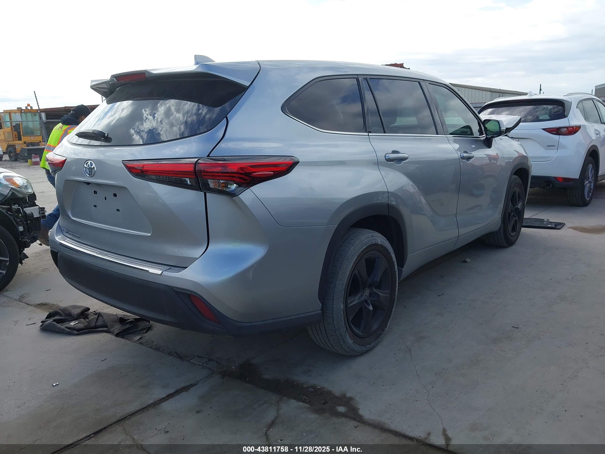 TOYOTA HIGHLANDER image 4