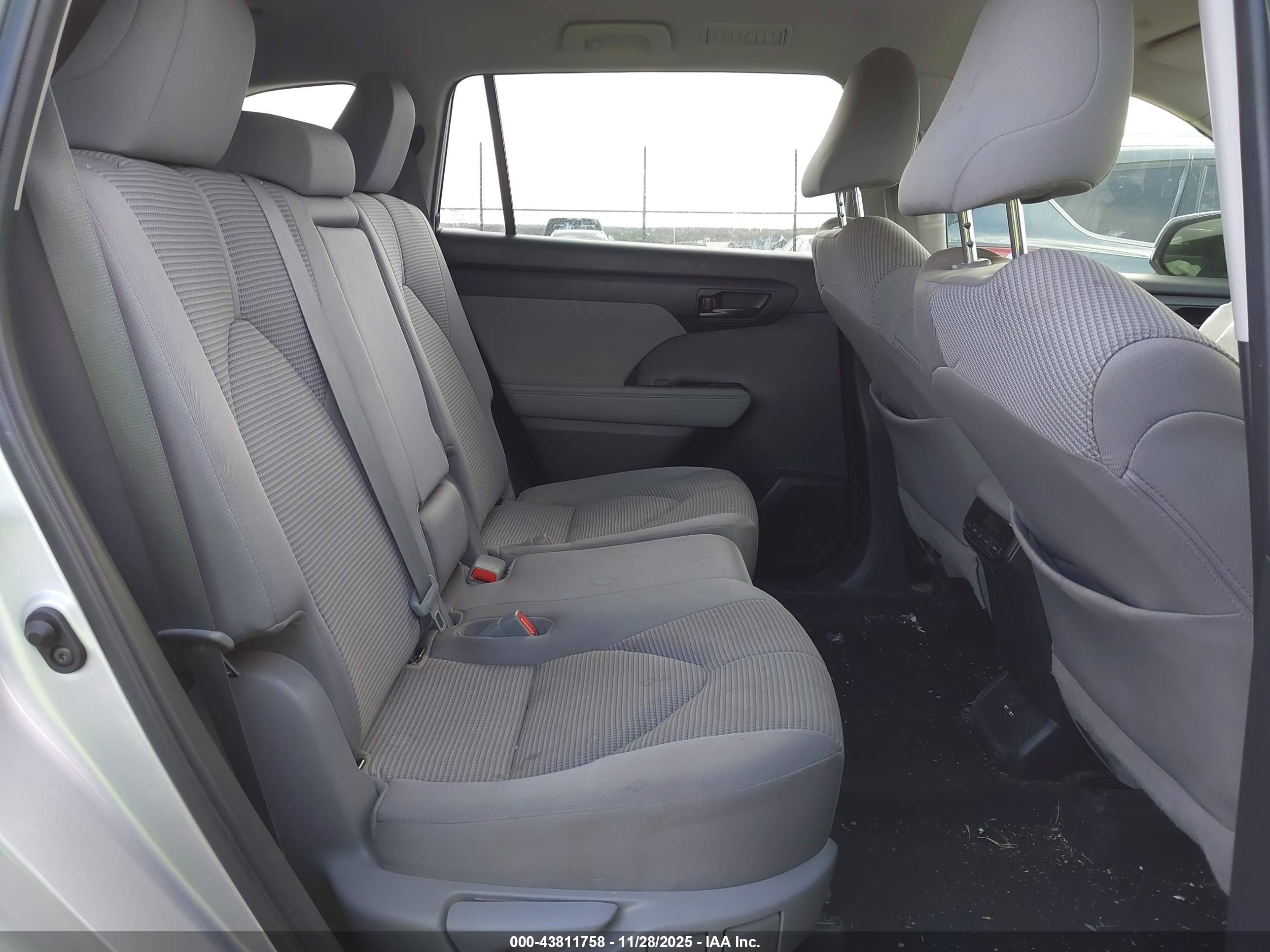 TOYOTA HIGHLANDER image 8