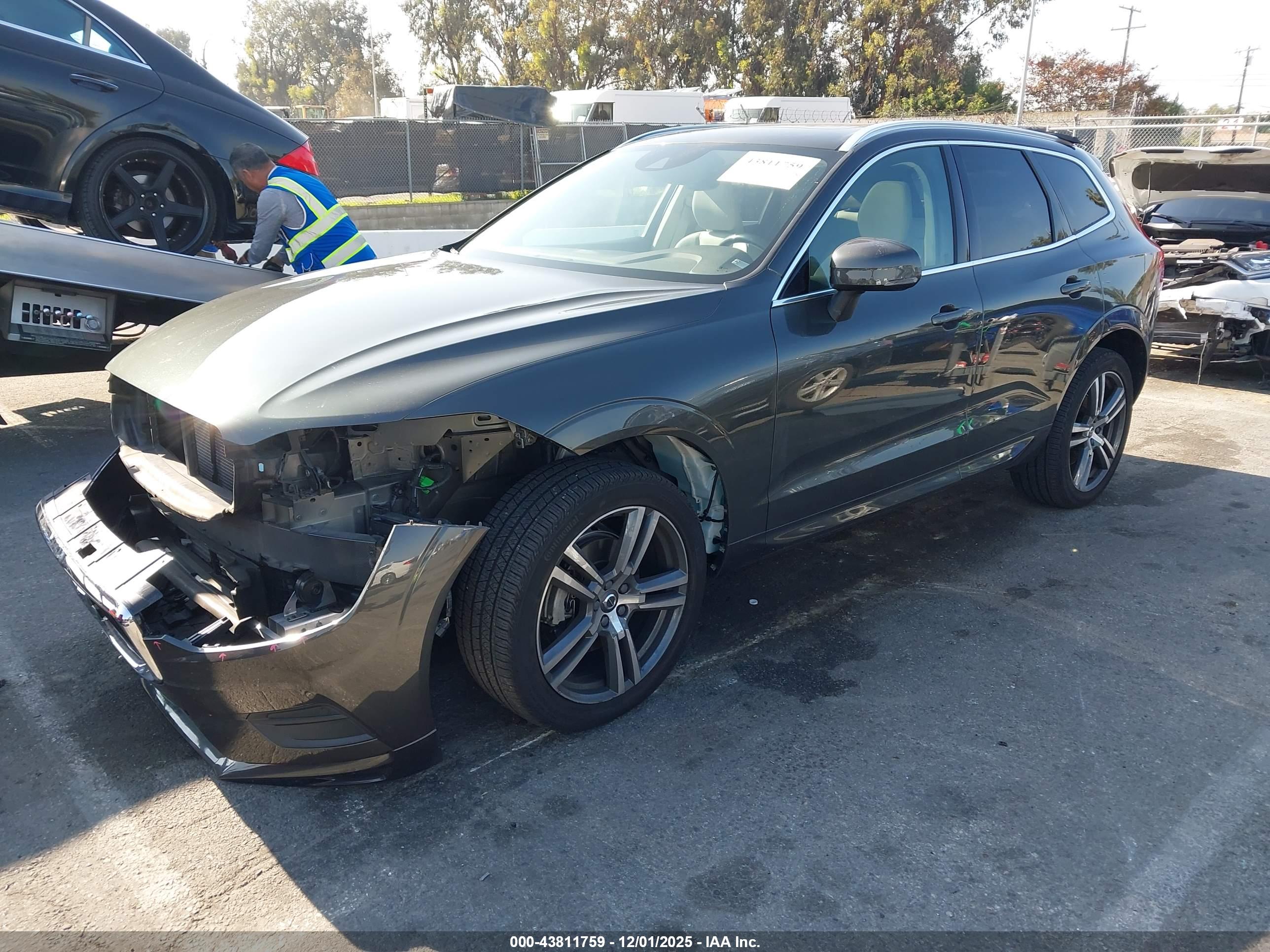 VOLVO XC60 image 2