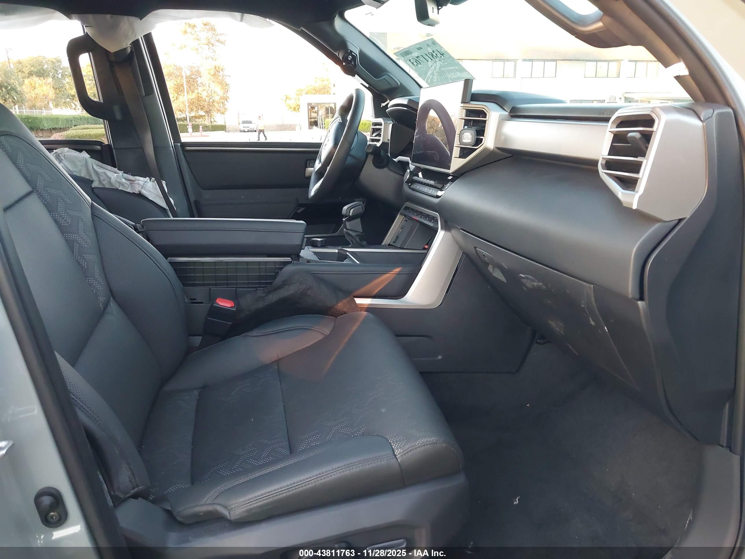 TOYOTA TUNDRA image 5