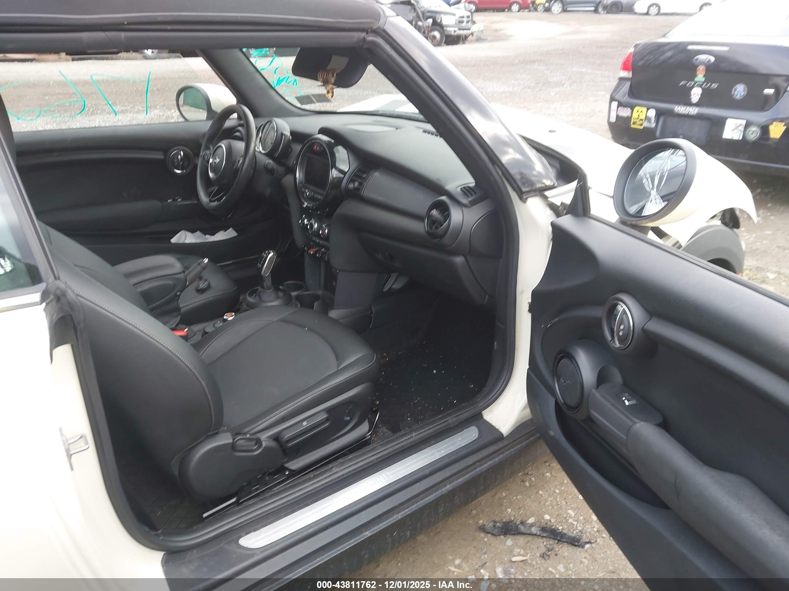 MINI CONVERTIBLE image 5