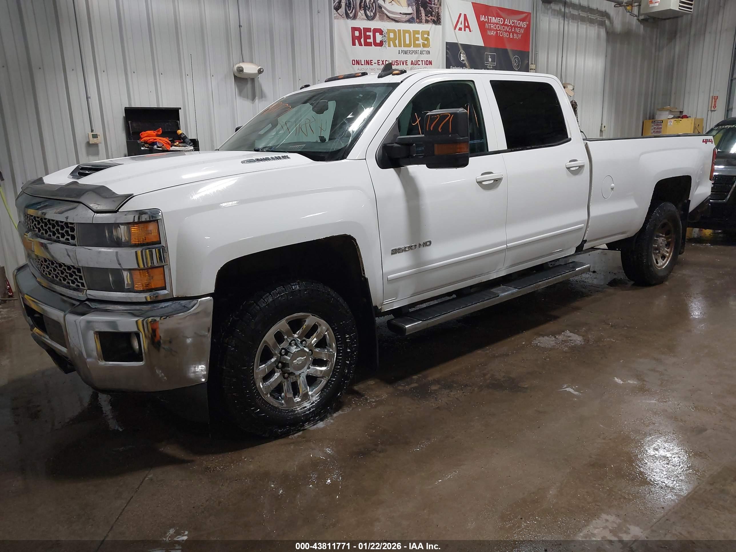 CHEVROLET SILVERADO image 2