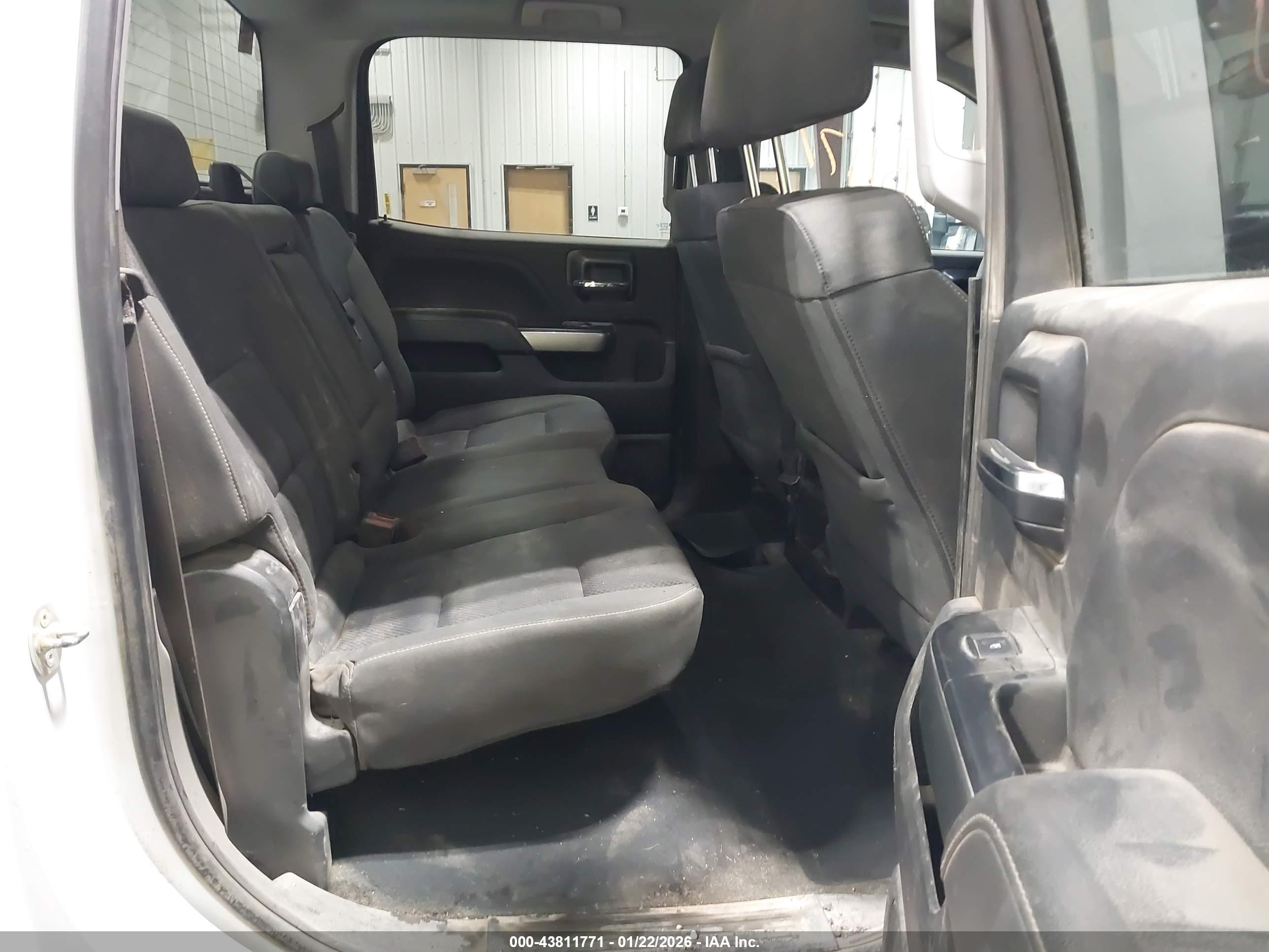 CHEVROLET SILVERADO image 8
