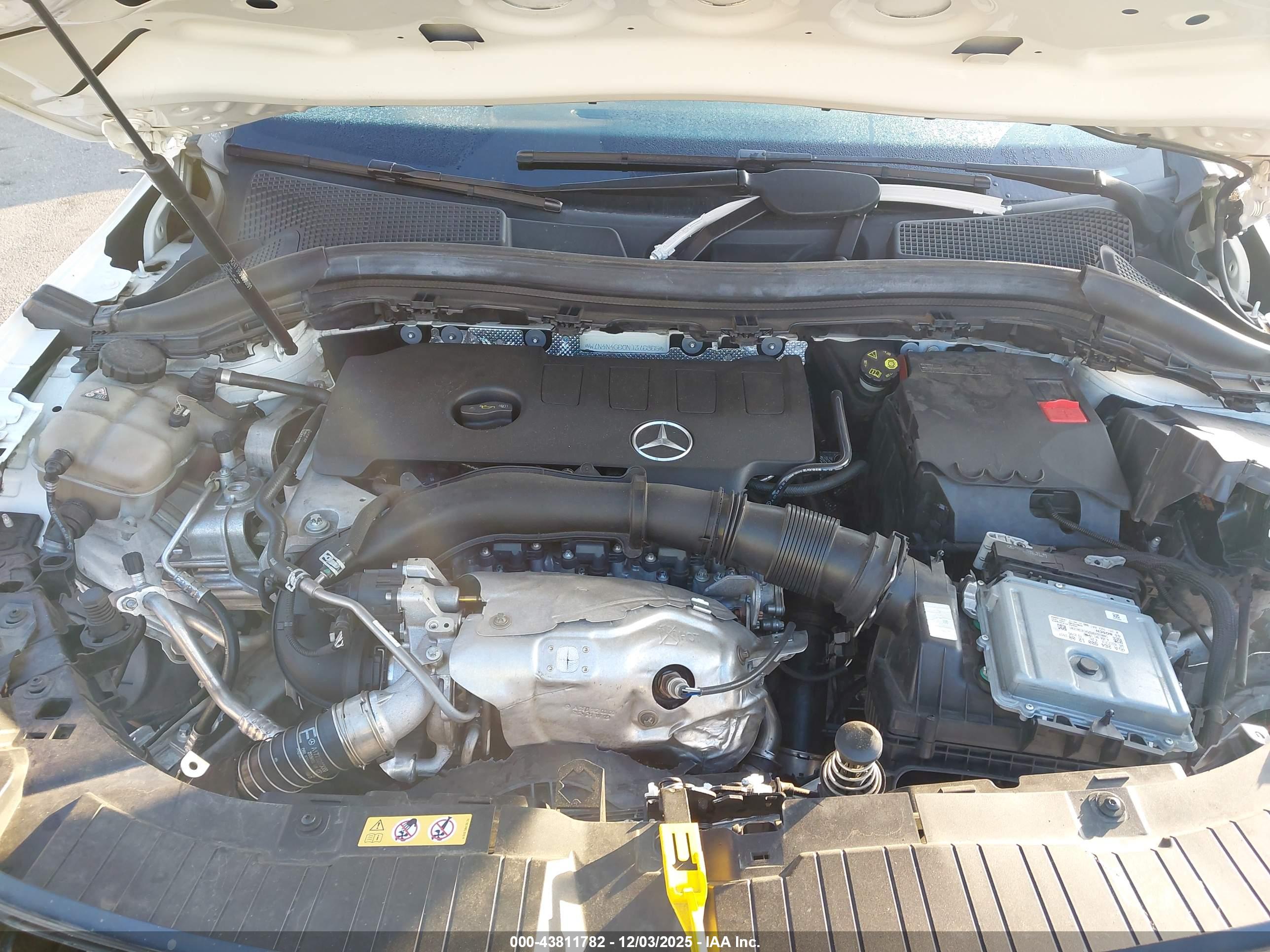 MERCEDES-BENZ GLA image 10