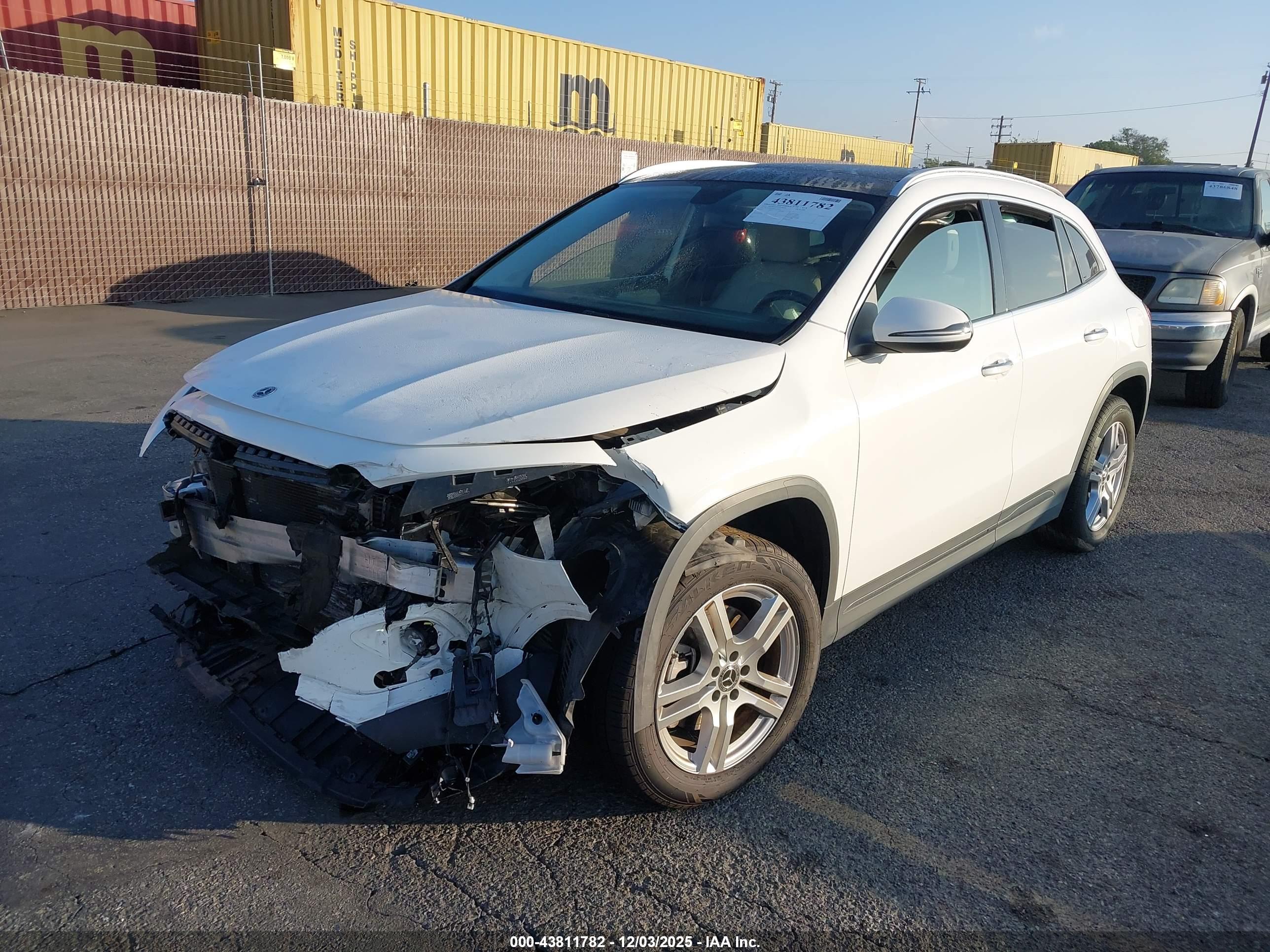 MERCEDES-BENZ GLA image 2