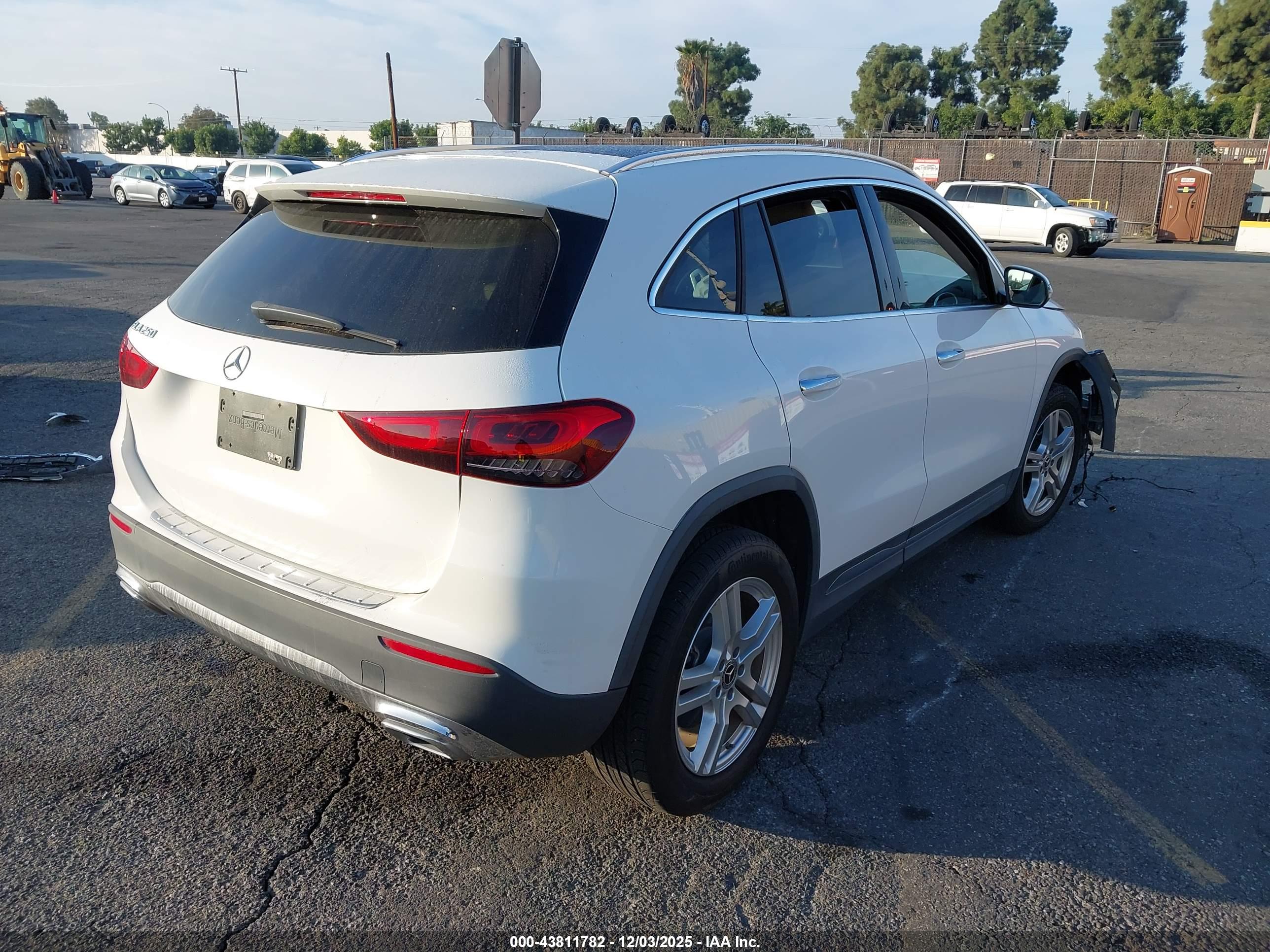 MERCEDES-BENZ GLA image 4