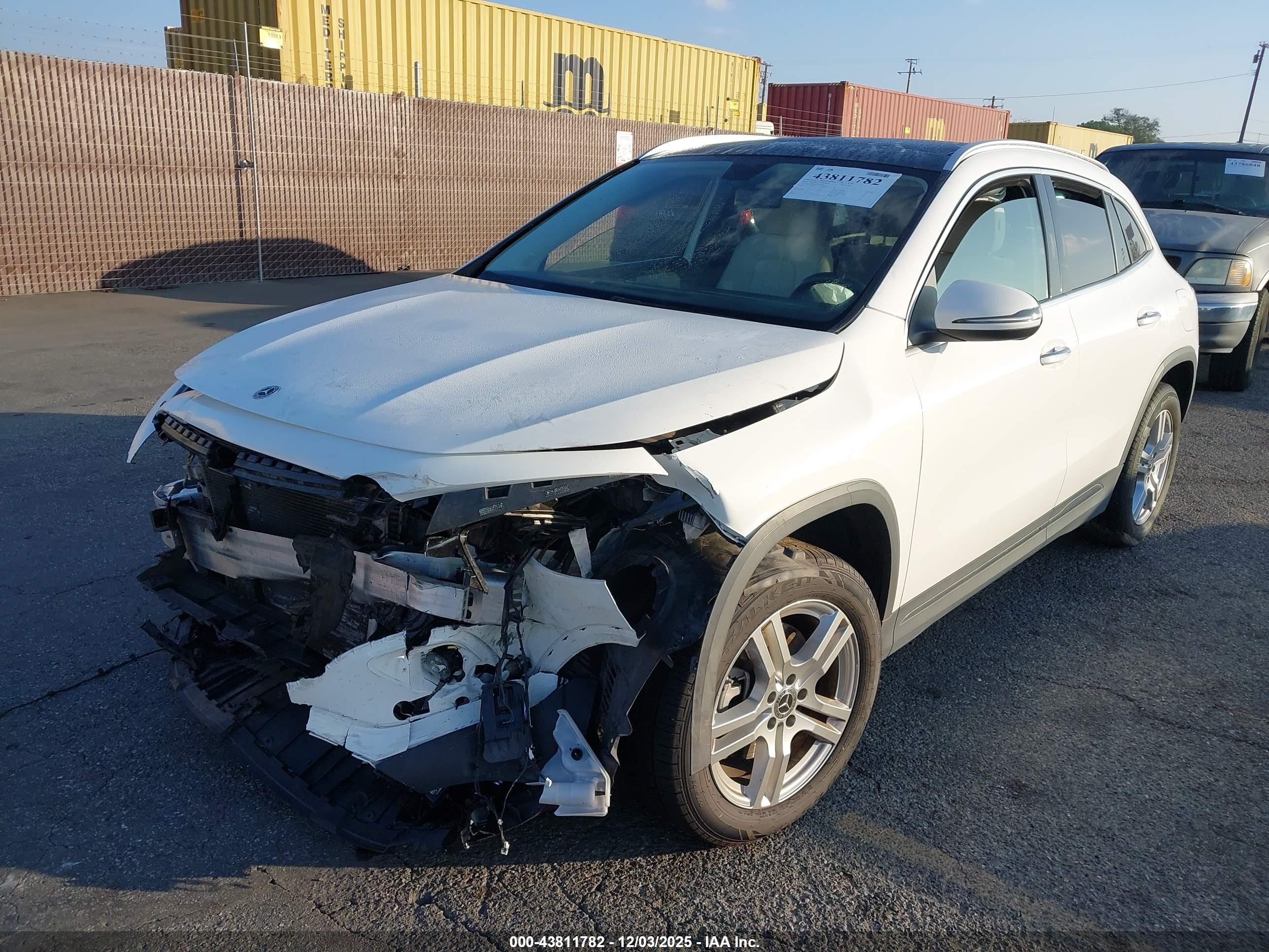 MERCEDES-BENZ GLA image 6
