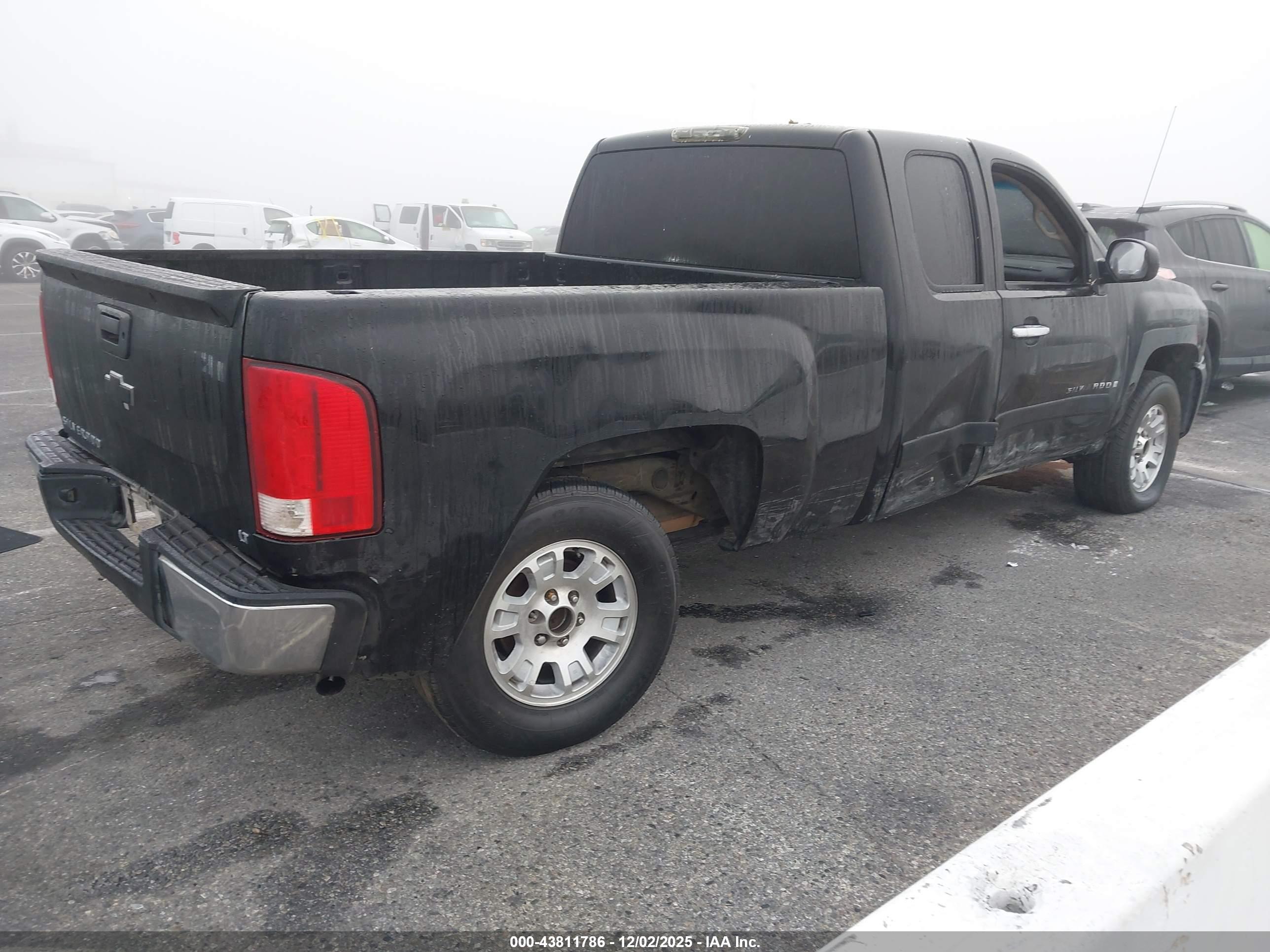 CHEVROLET SILVERADO image 4