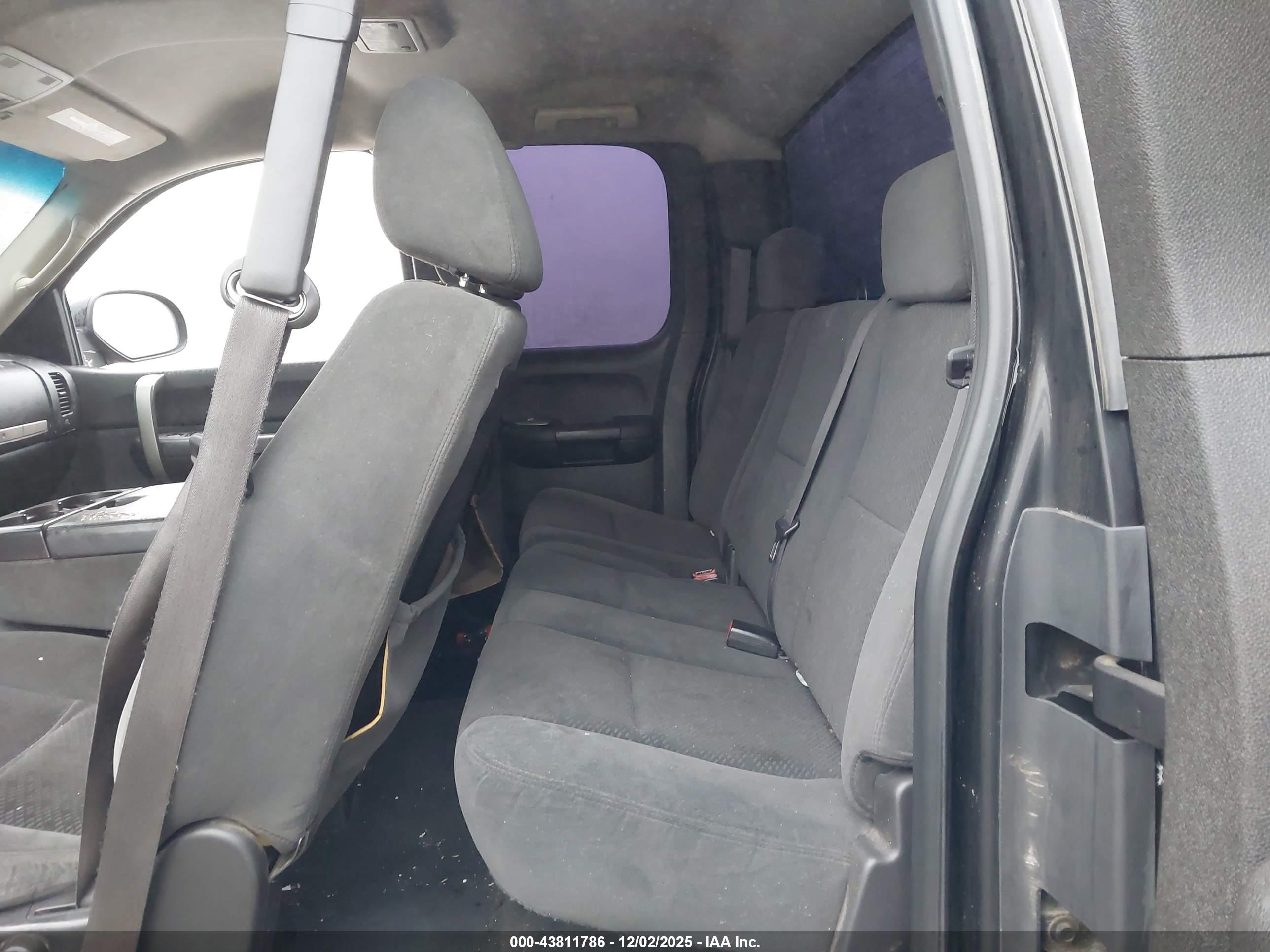 CHEVROLET SILVERADO image 8